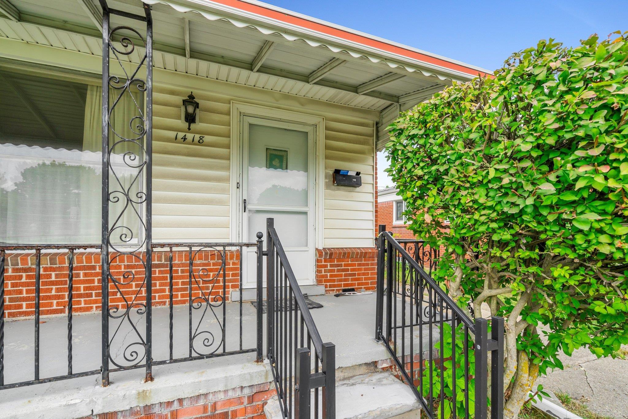 1418 W 13 Mile Road