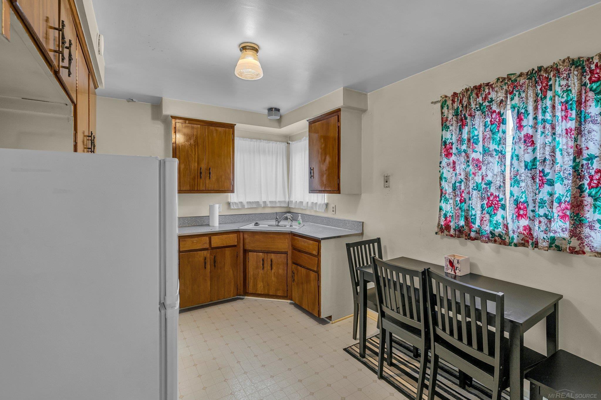 1418 W 13 Mile Road