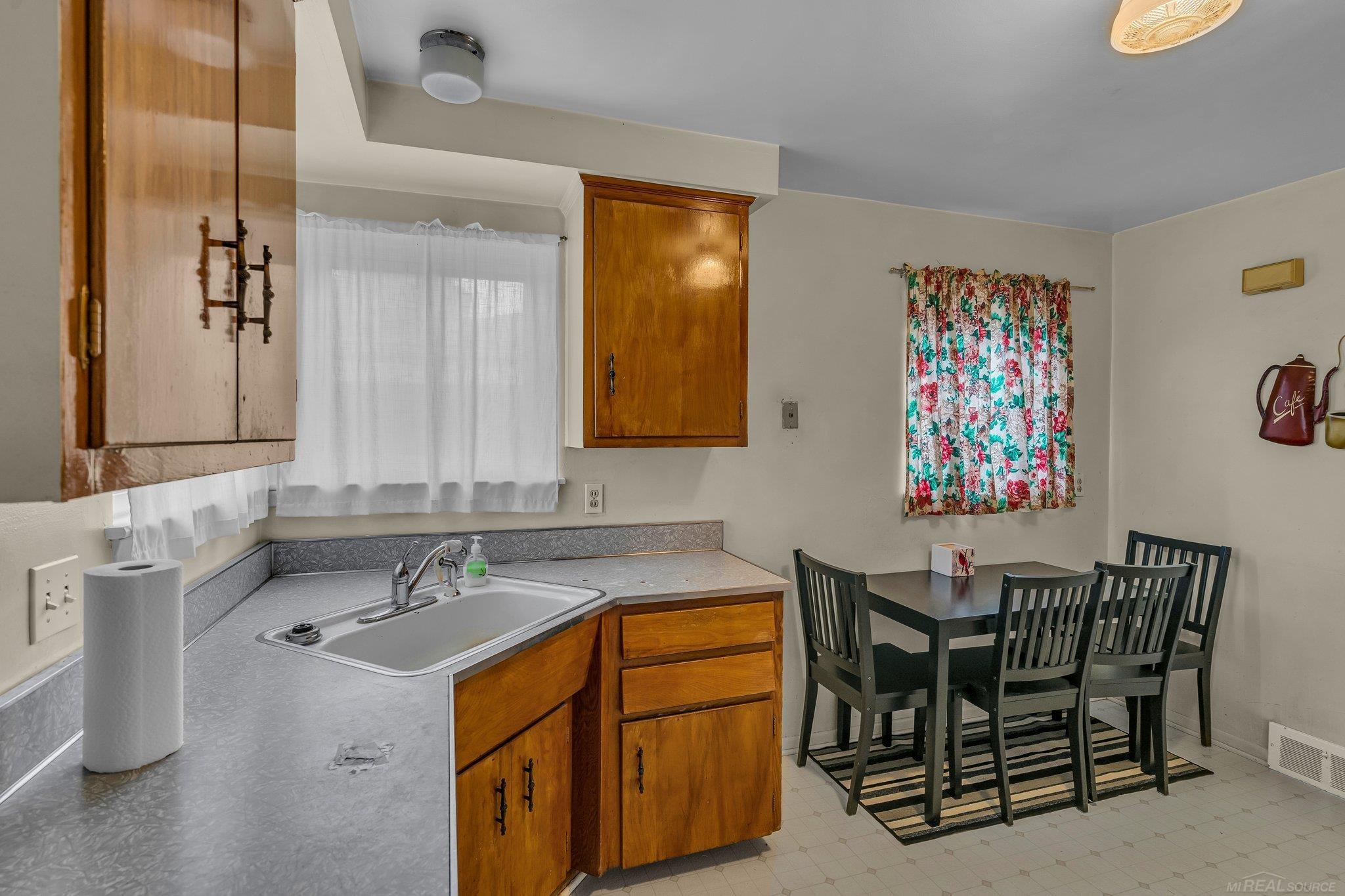 1418 W 13 Mile Road