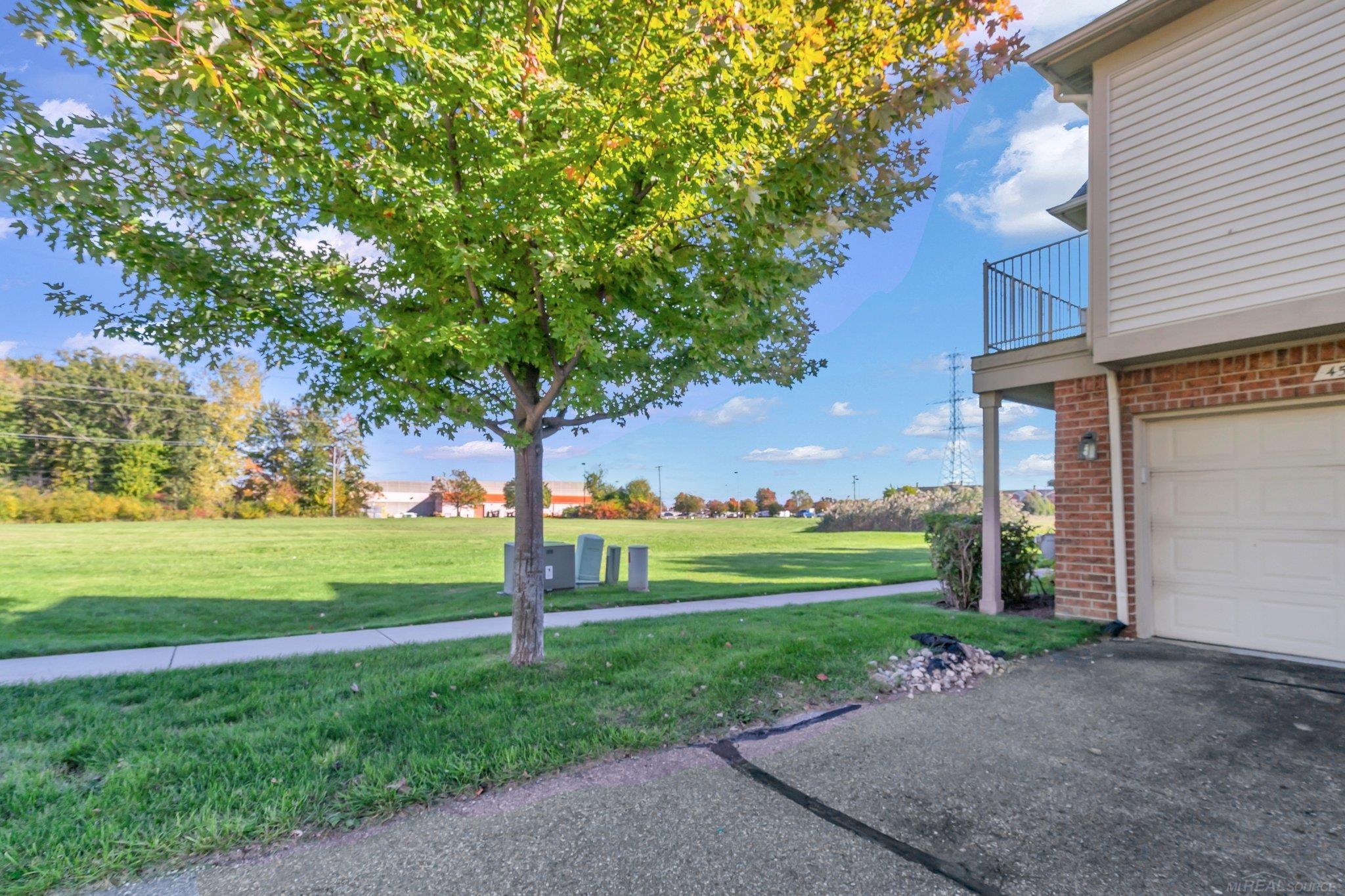 45522 Hidden View Court