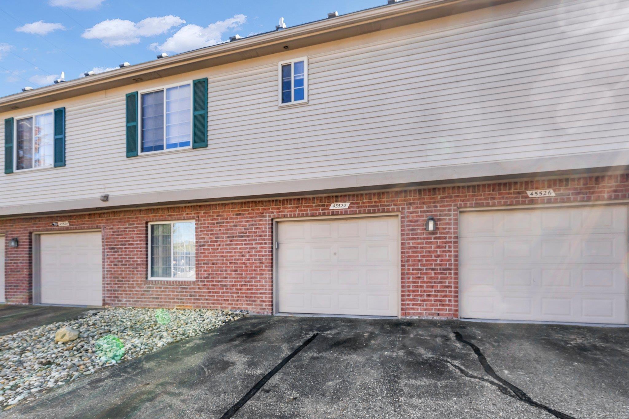 45522 Hidden View Court