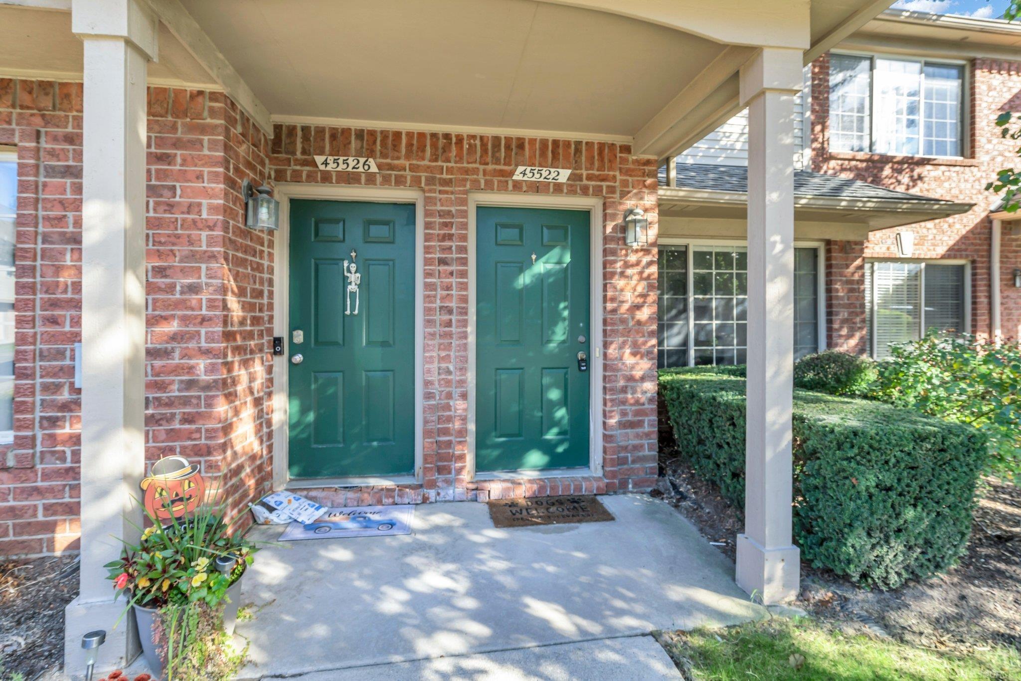 45522 Hidden View Court
