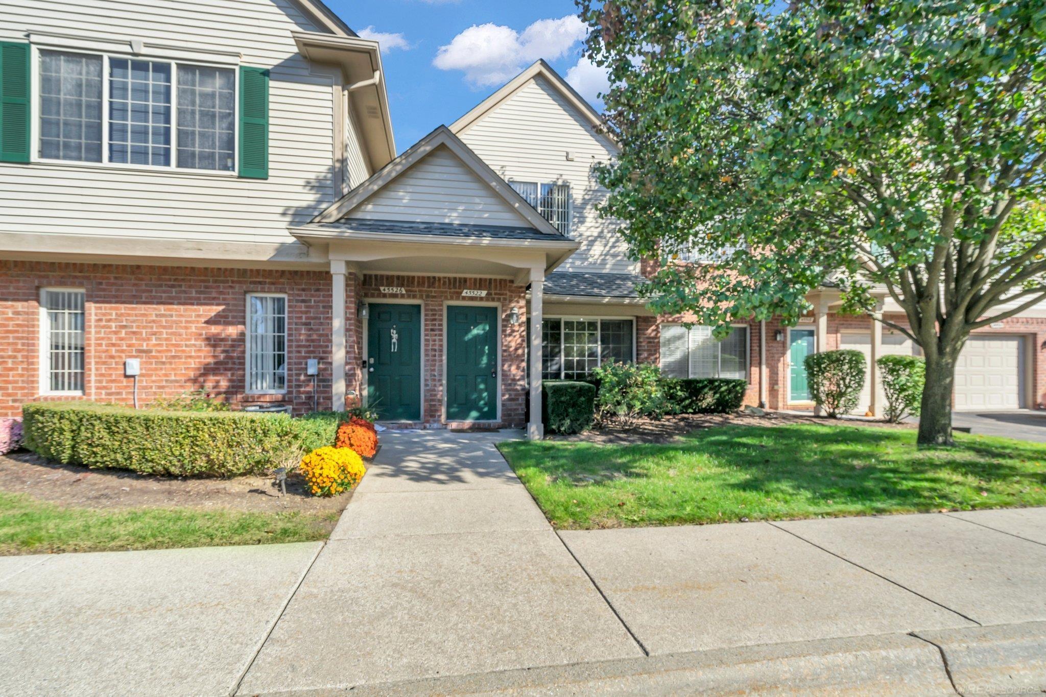 45522 Hidden View Court