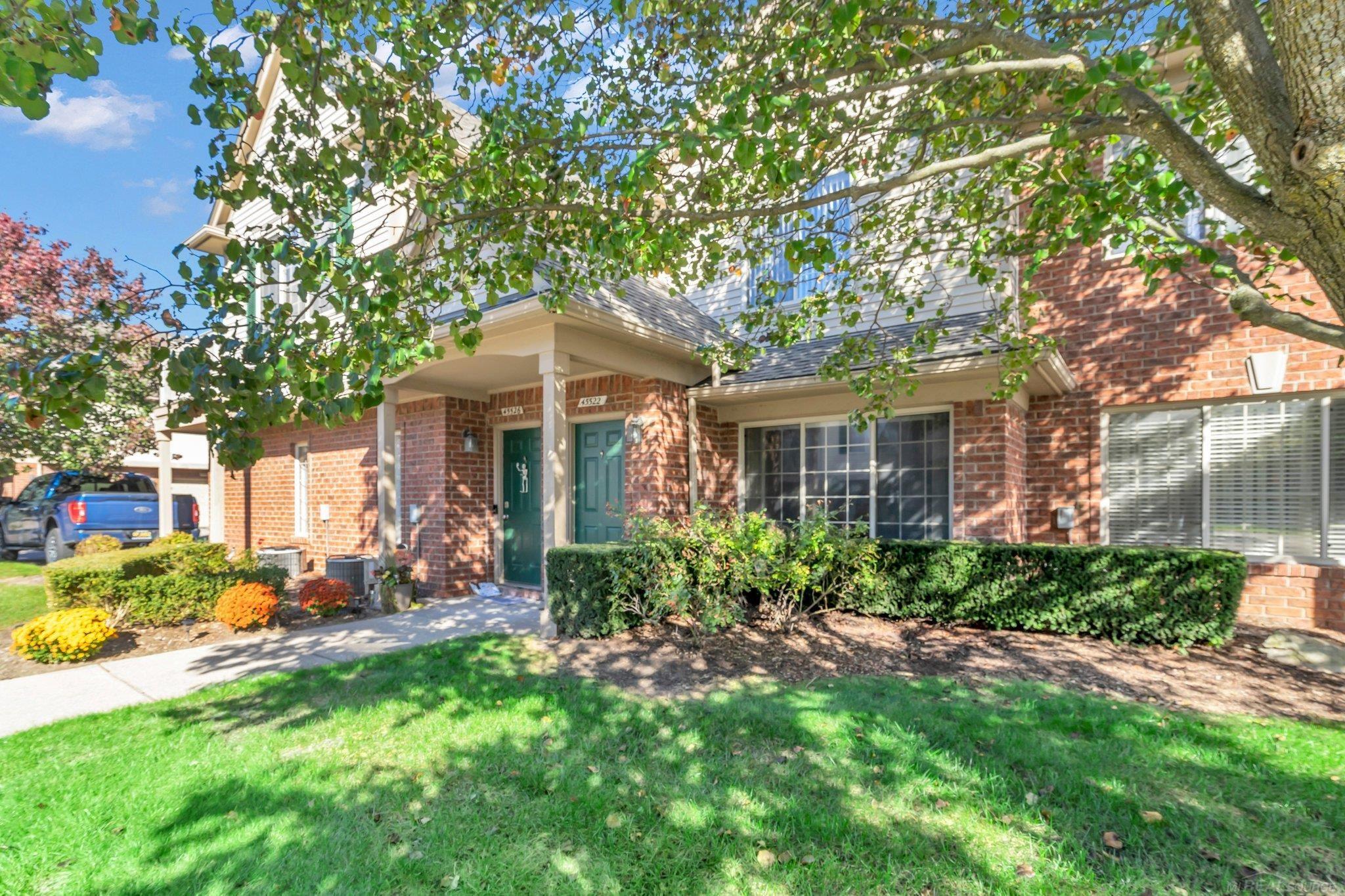 45522 Hidden View Court