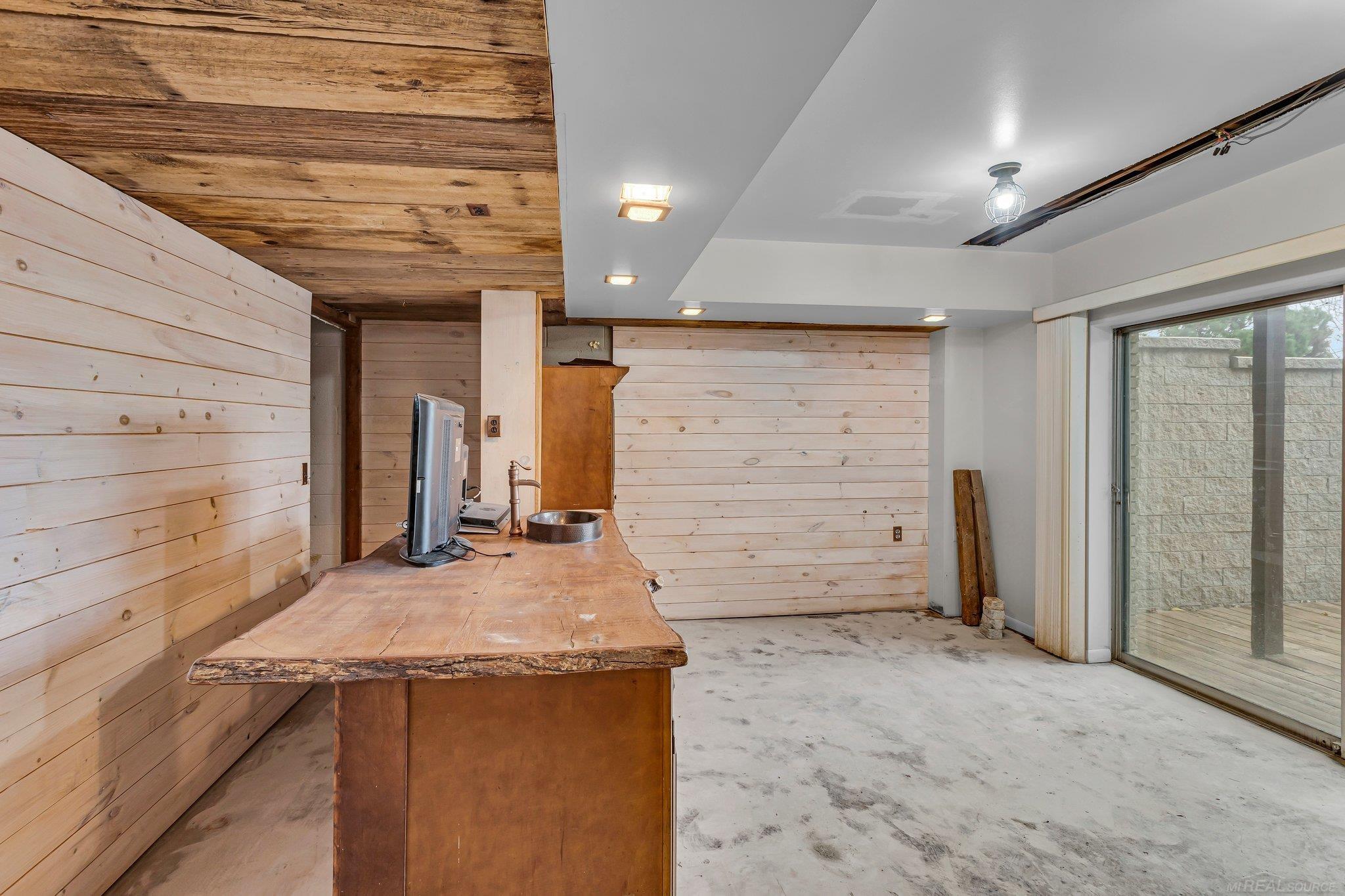 6111 West Road