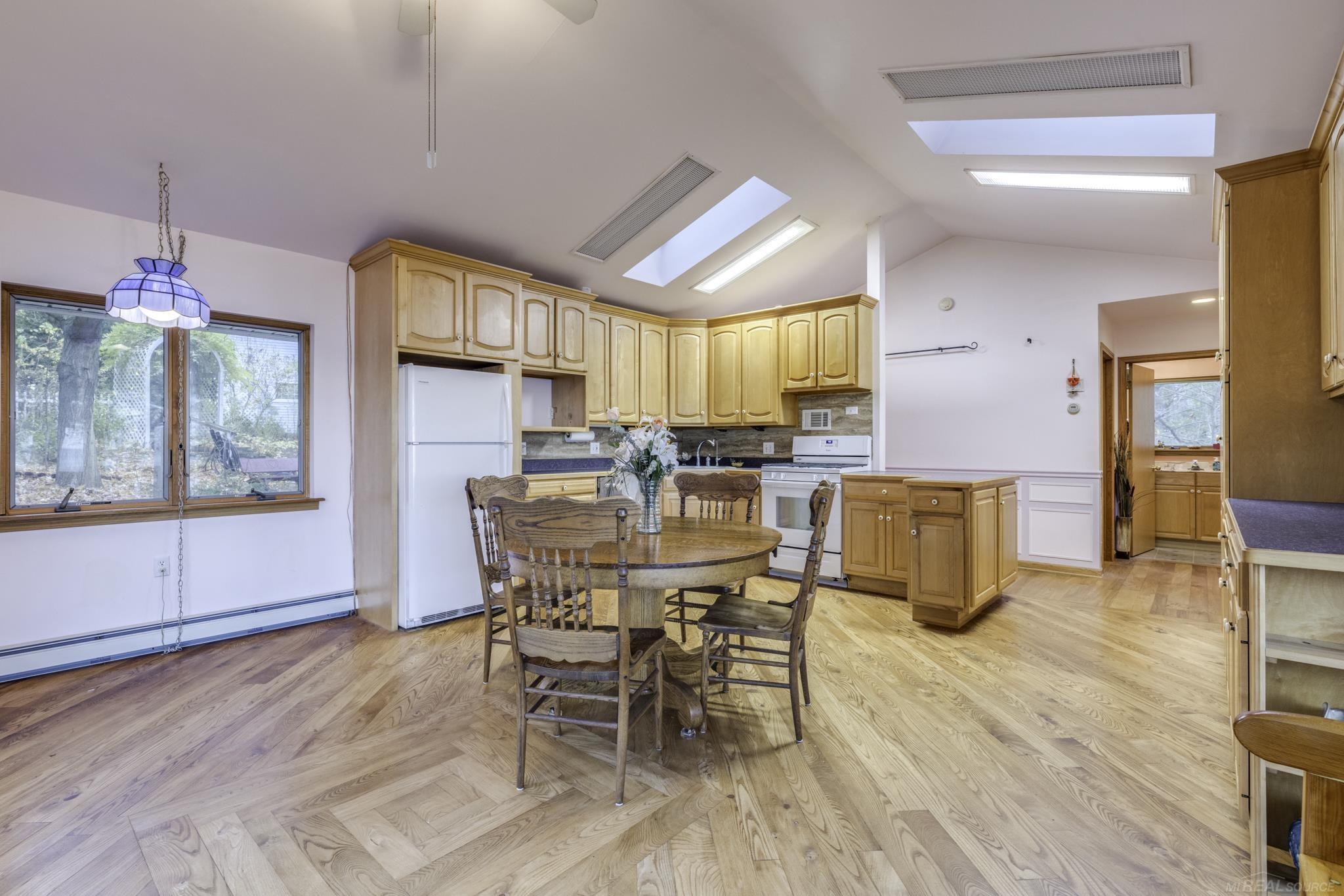 1893 S Lakeshore Road