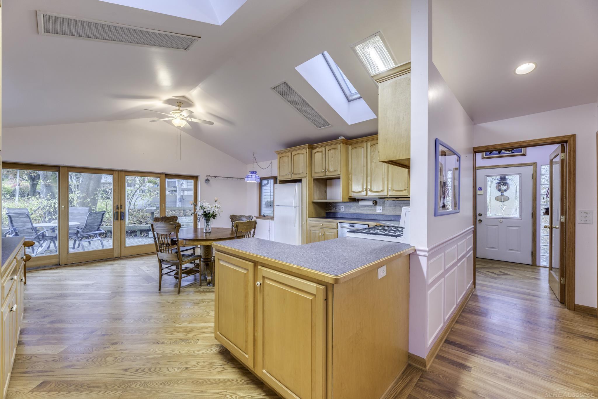 1893 S Lakeshore Road