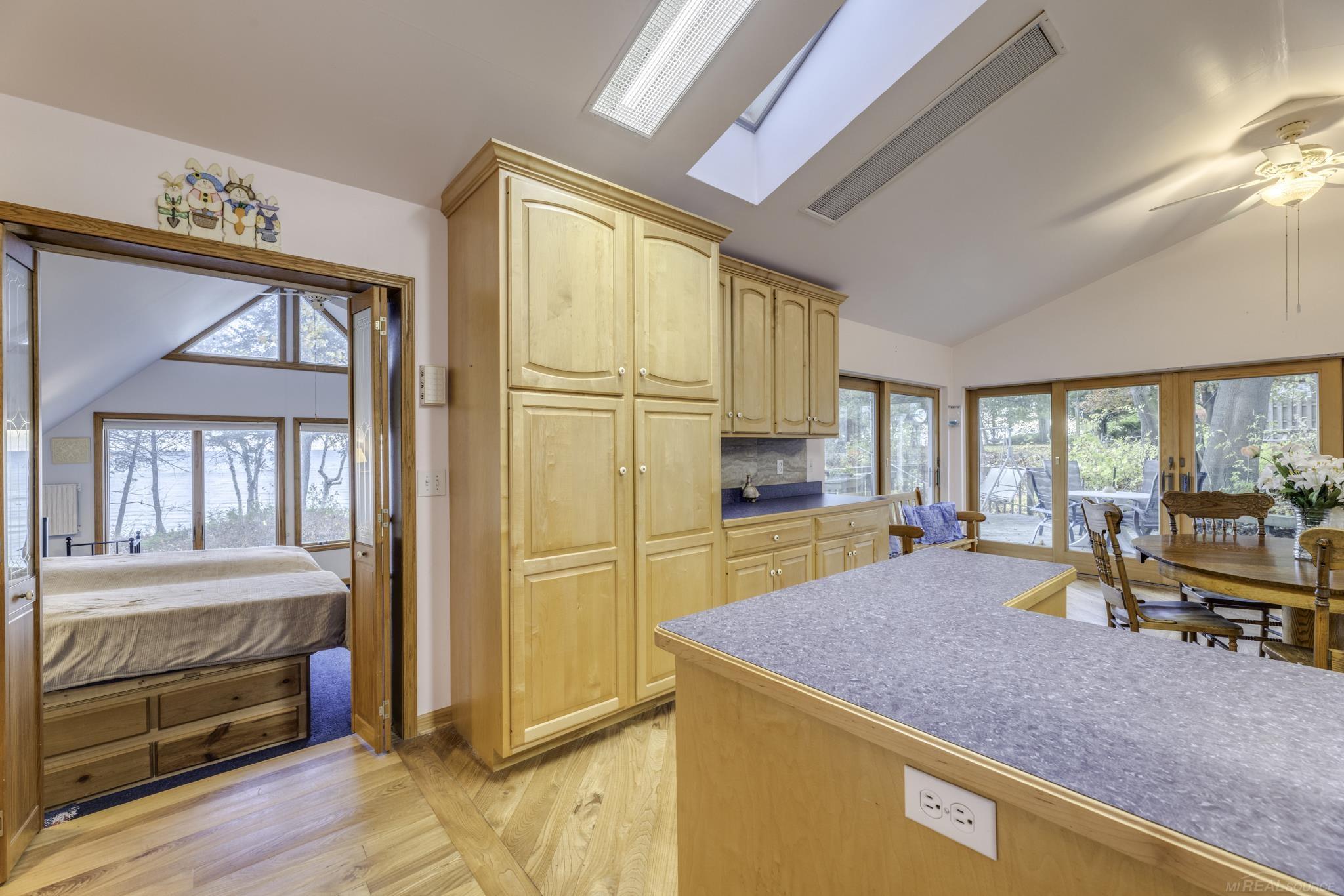 1893 S Lakeshore Road