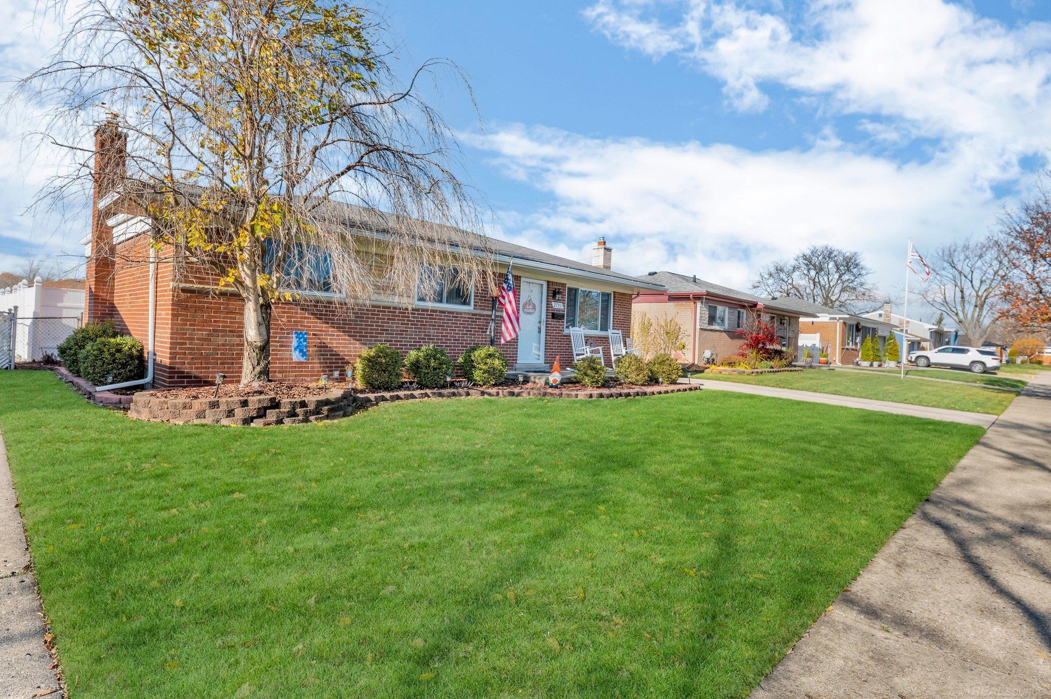 27551 Strathmoor Drive