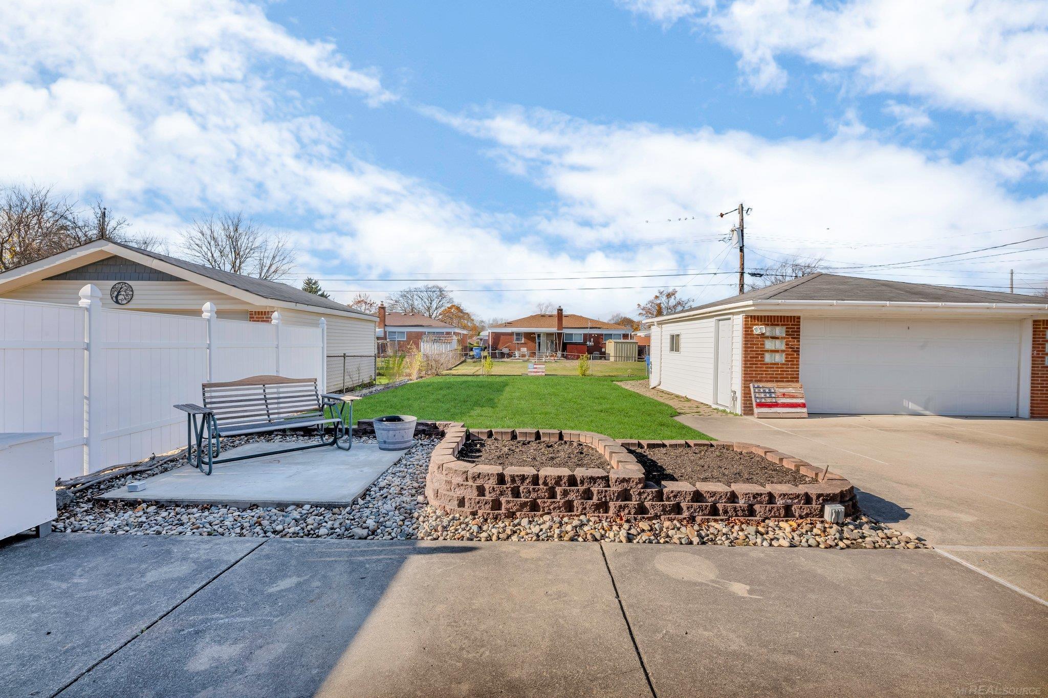 27551 Strathmoor Drive