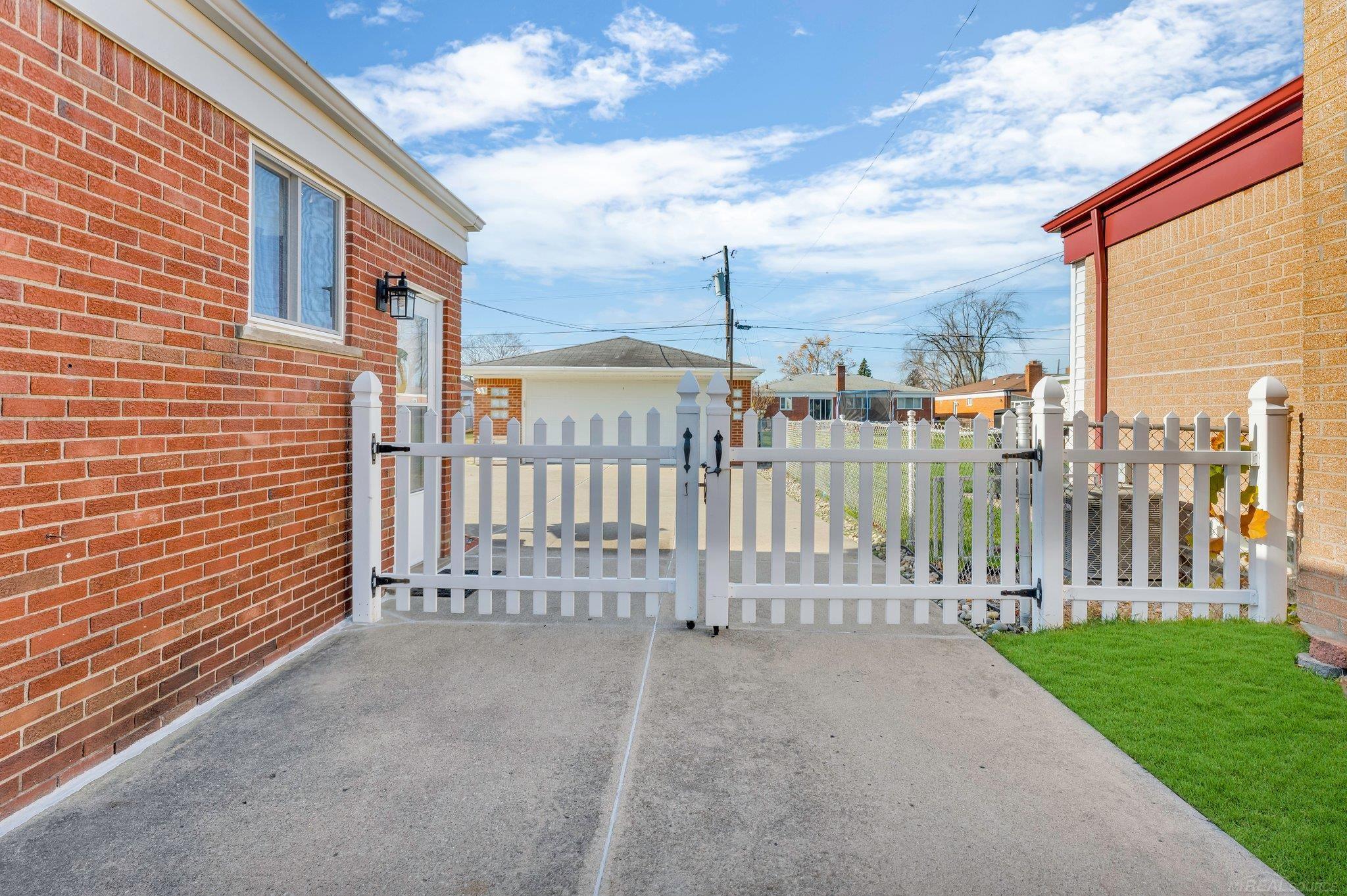 27551 Strathmoor Drive