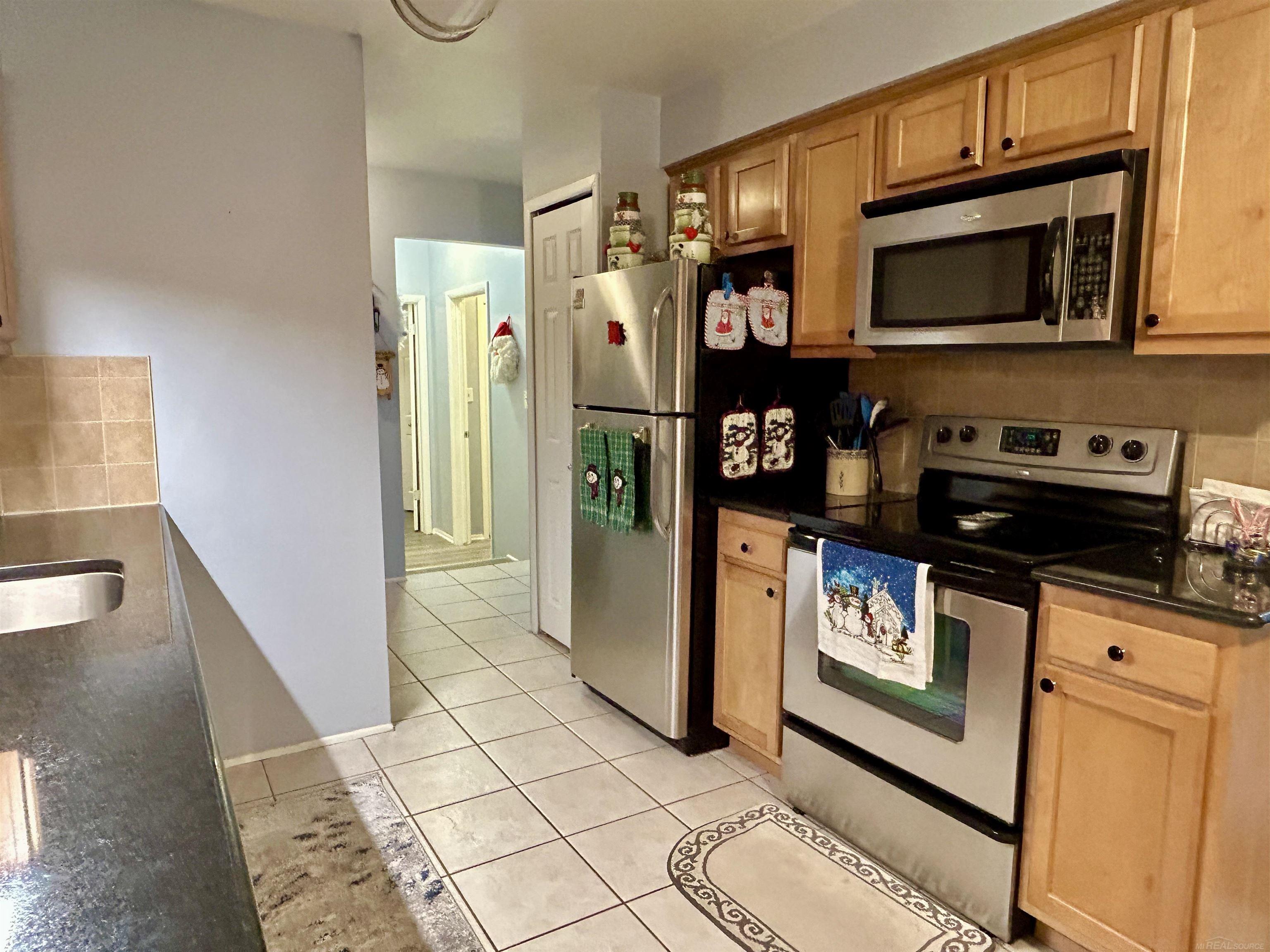 775 W Maple Road