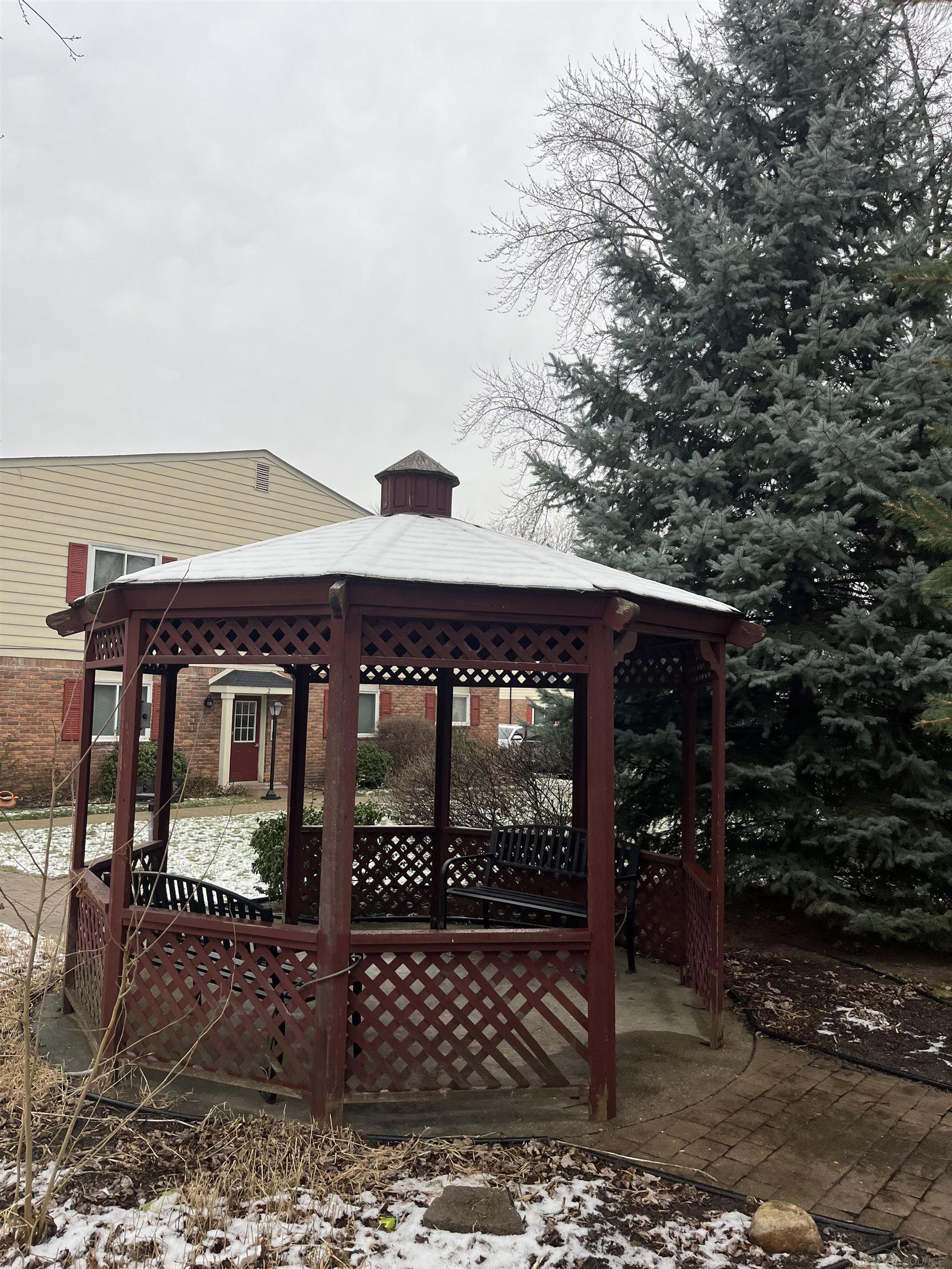 775 W Maple Road