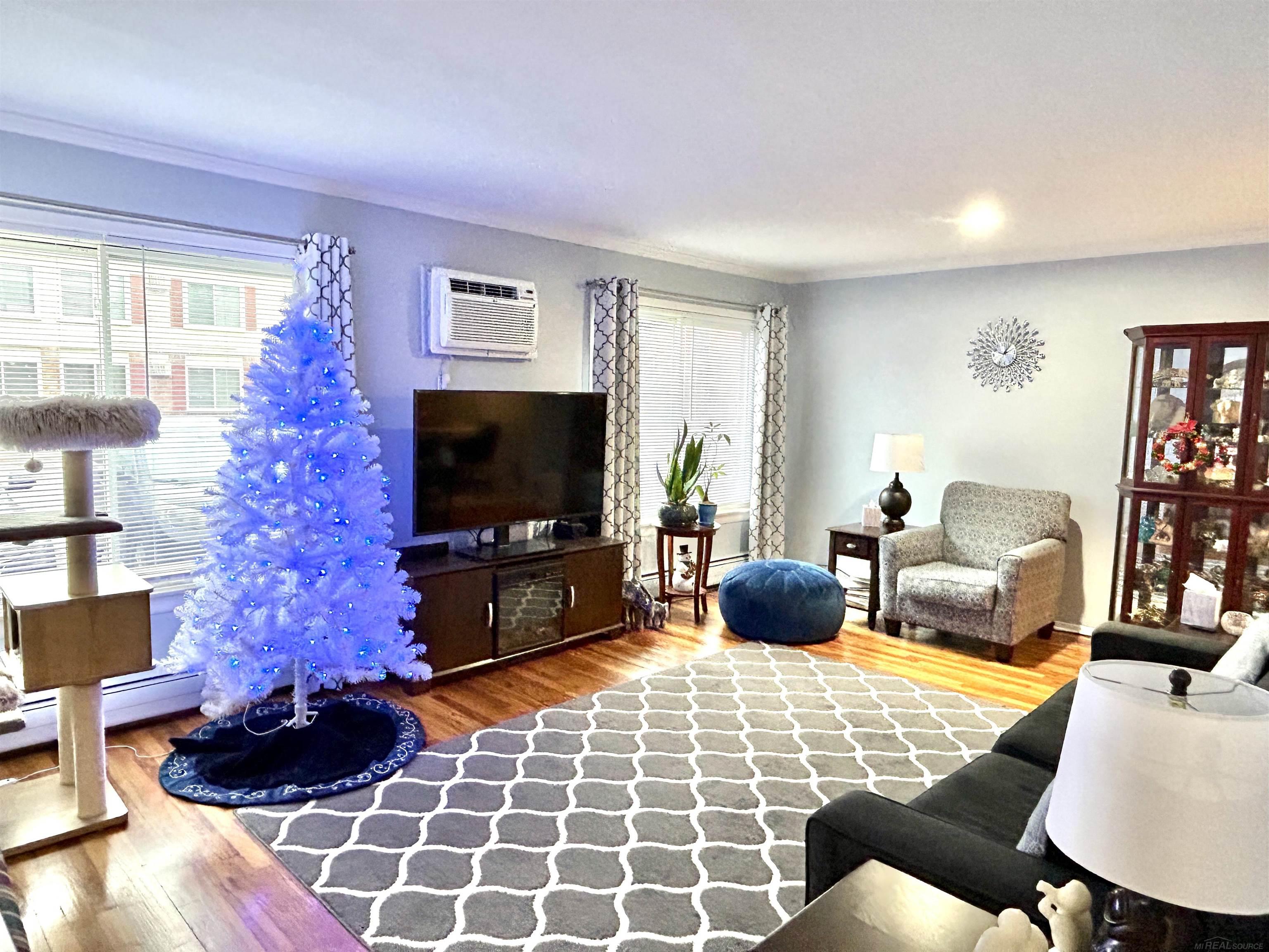 775 W Maple Road
