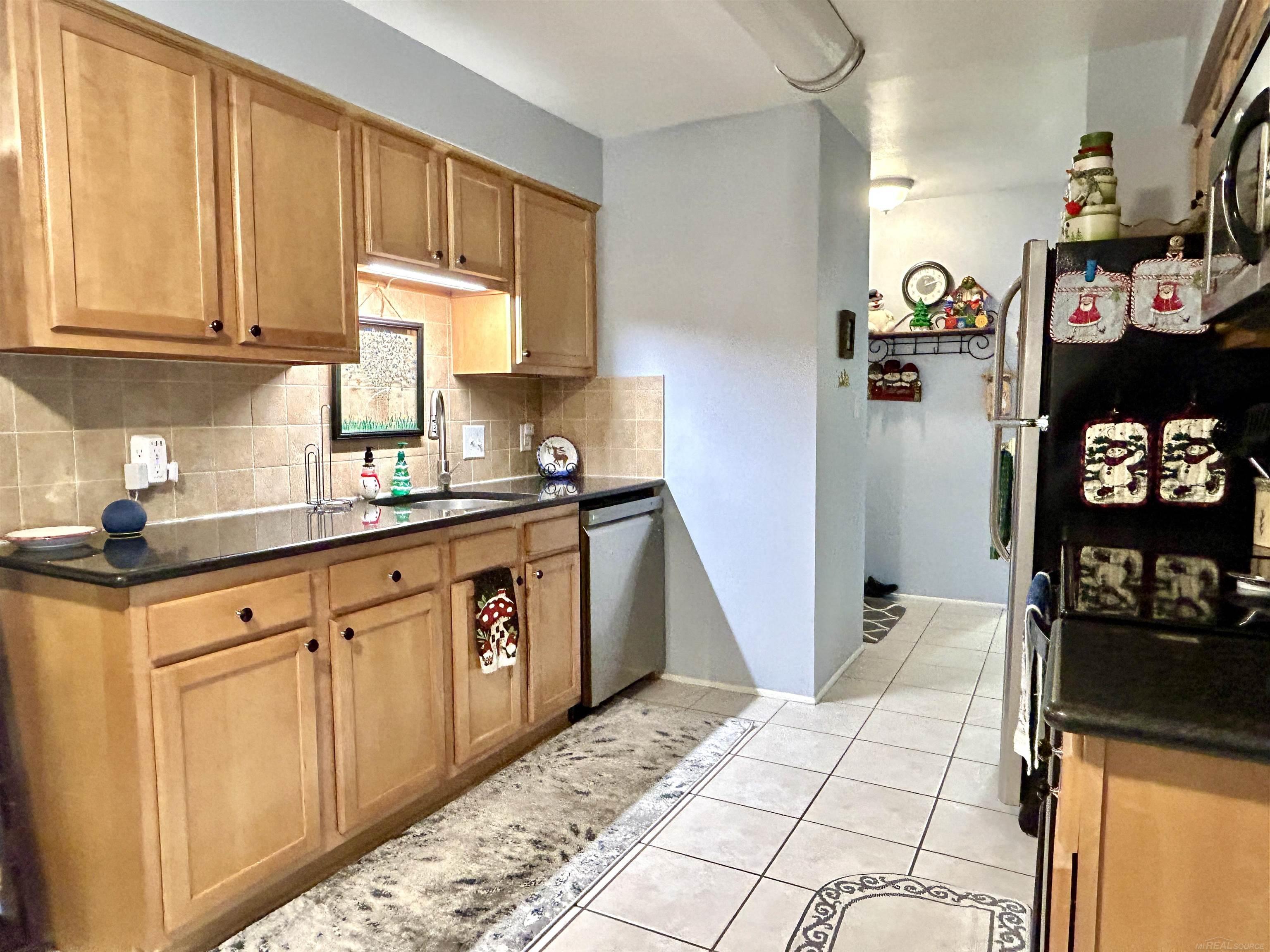 775 W Maple Road