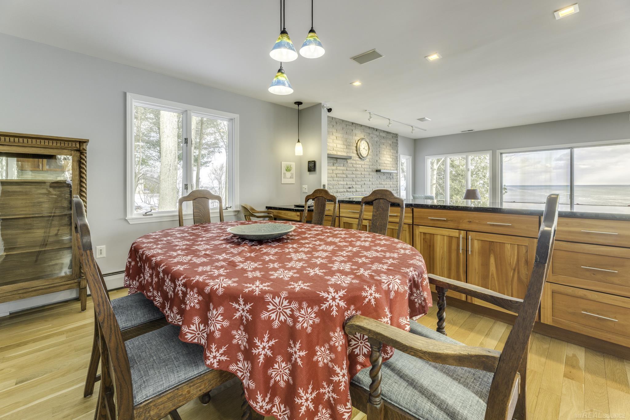 841 S Lakeshore Road