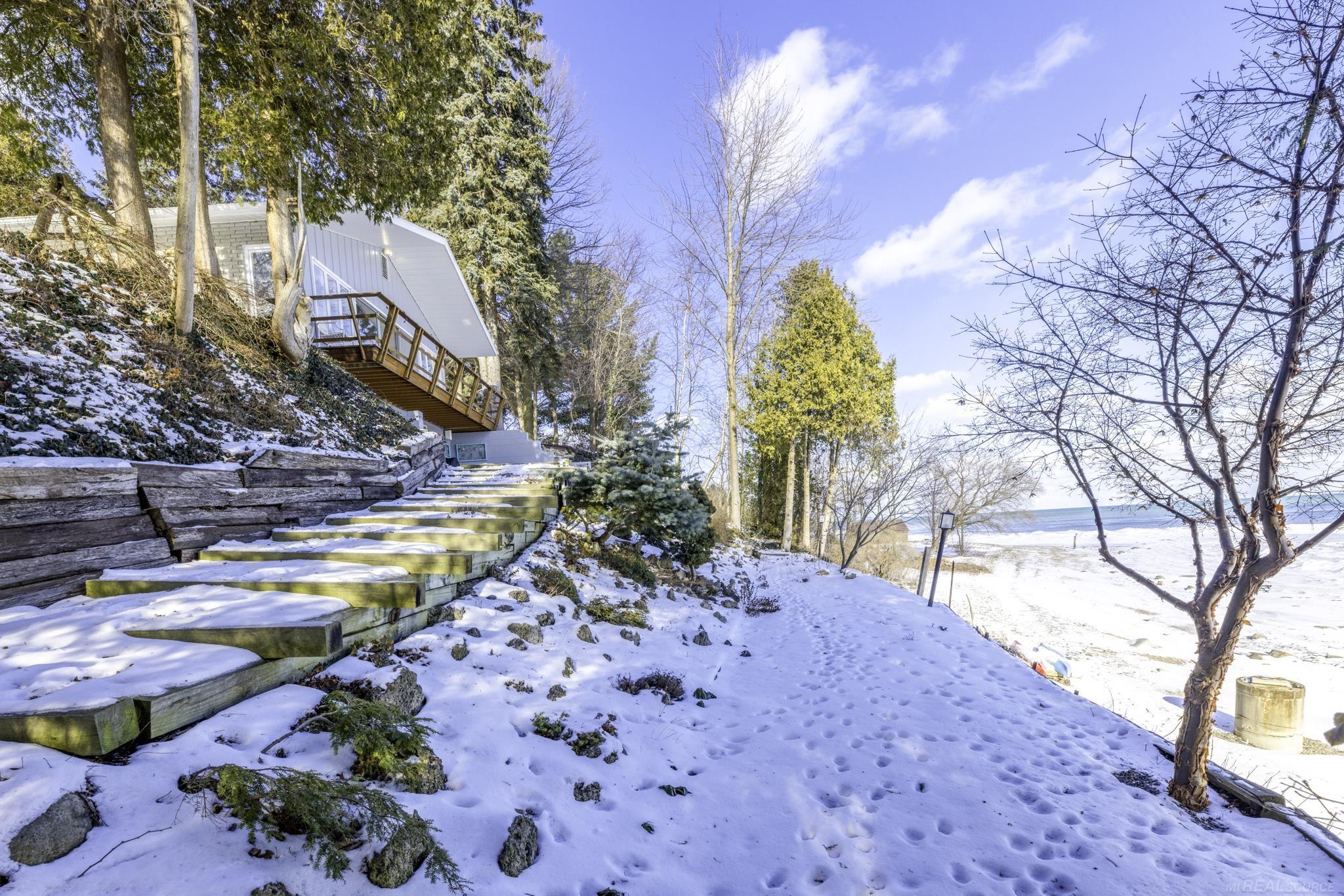 841 S Lakeshore Road