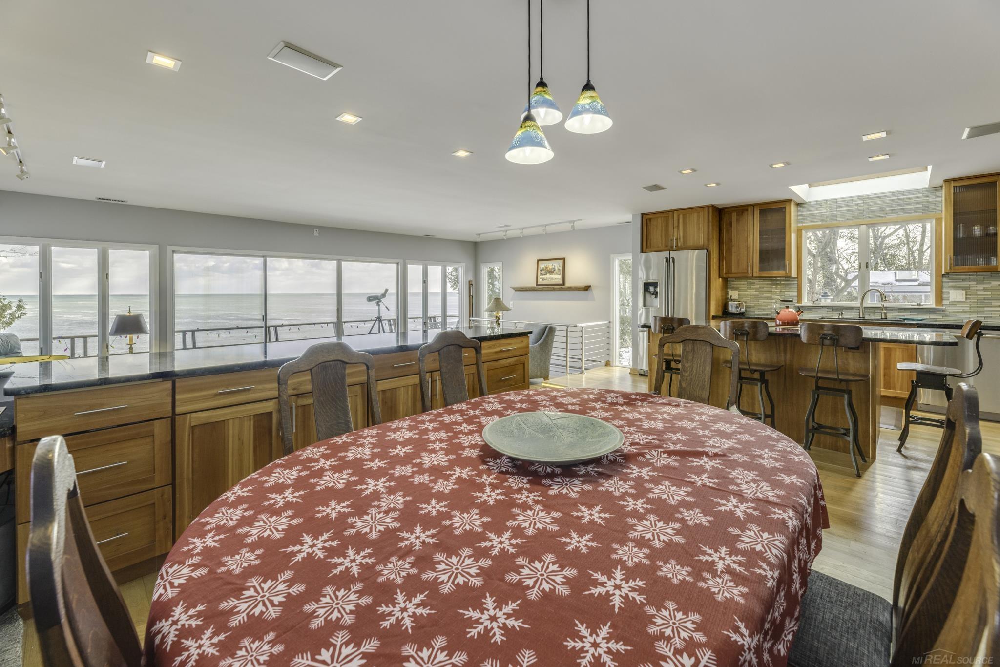 841 S Lakeshore Road