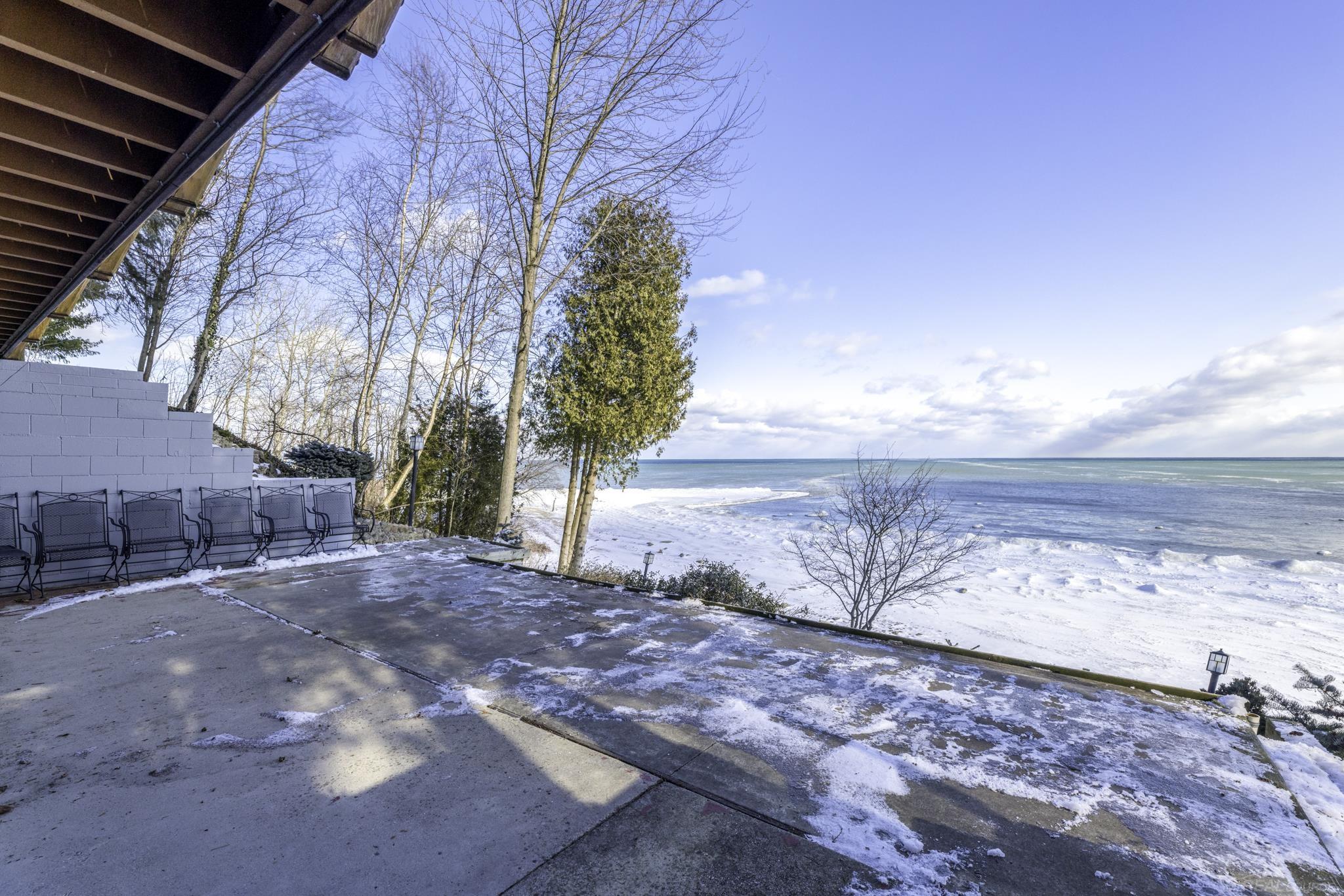 841 S Lakeshore Road