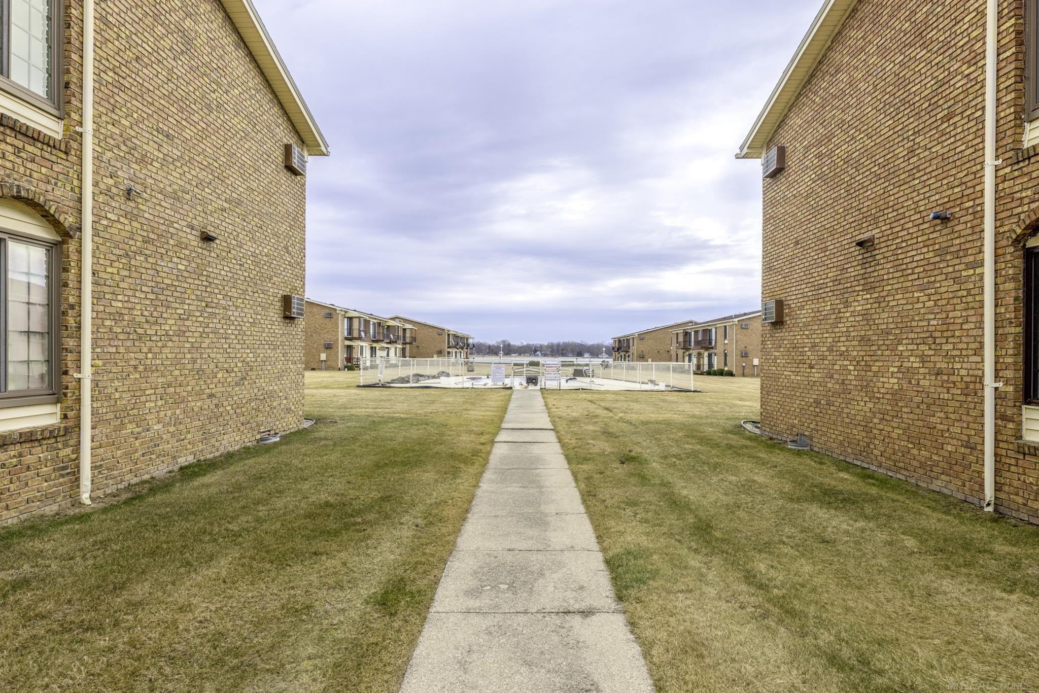 1900 River E6 Road # E6