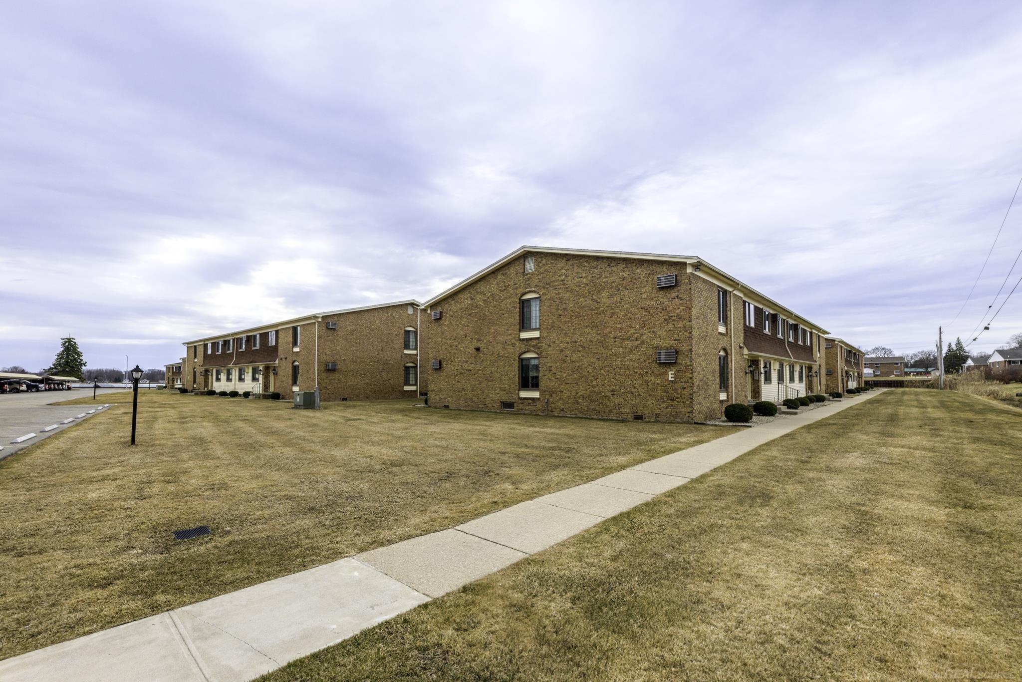 1900 River E6 Road # E6
