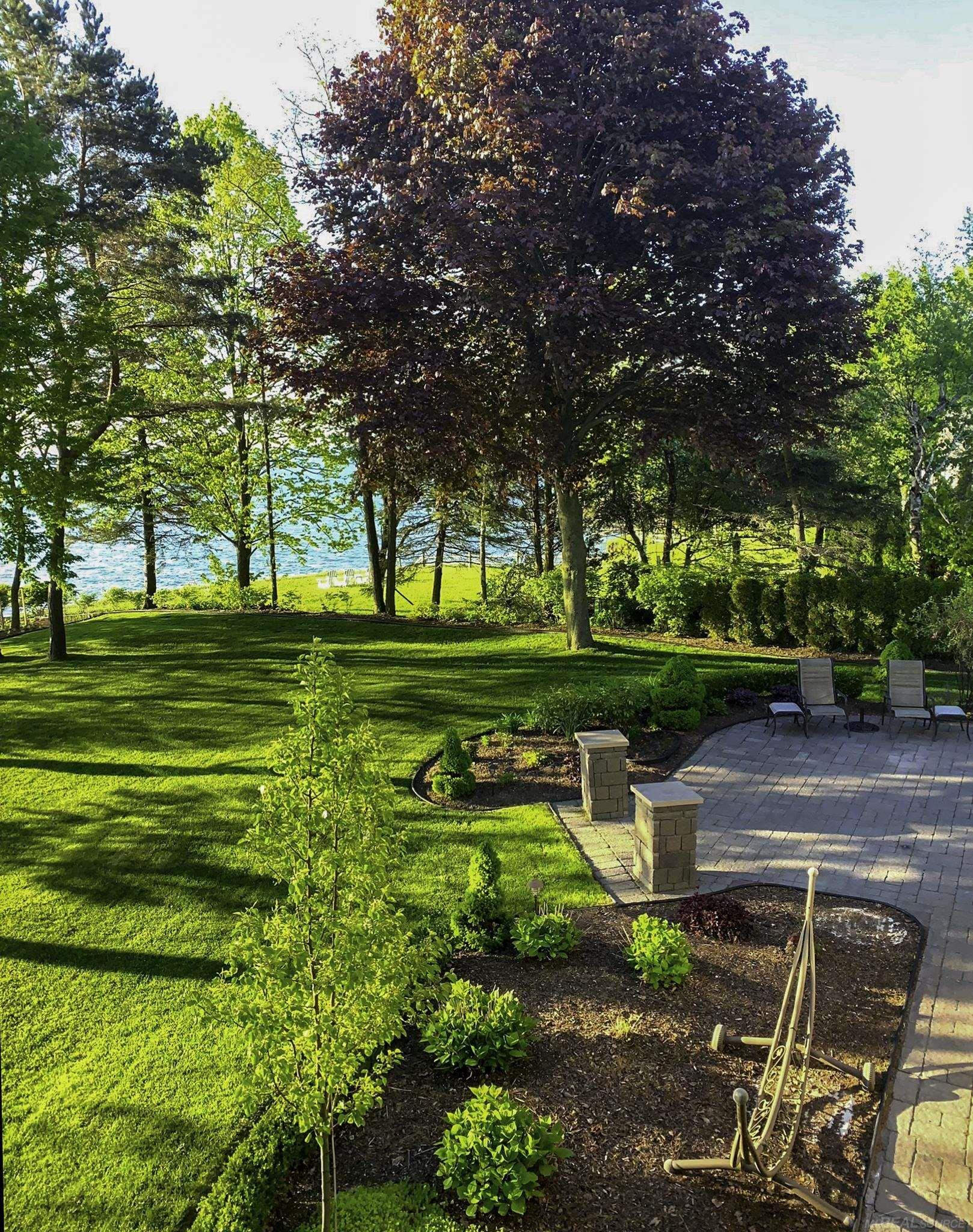 4612 N Lakeshore Road