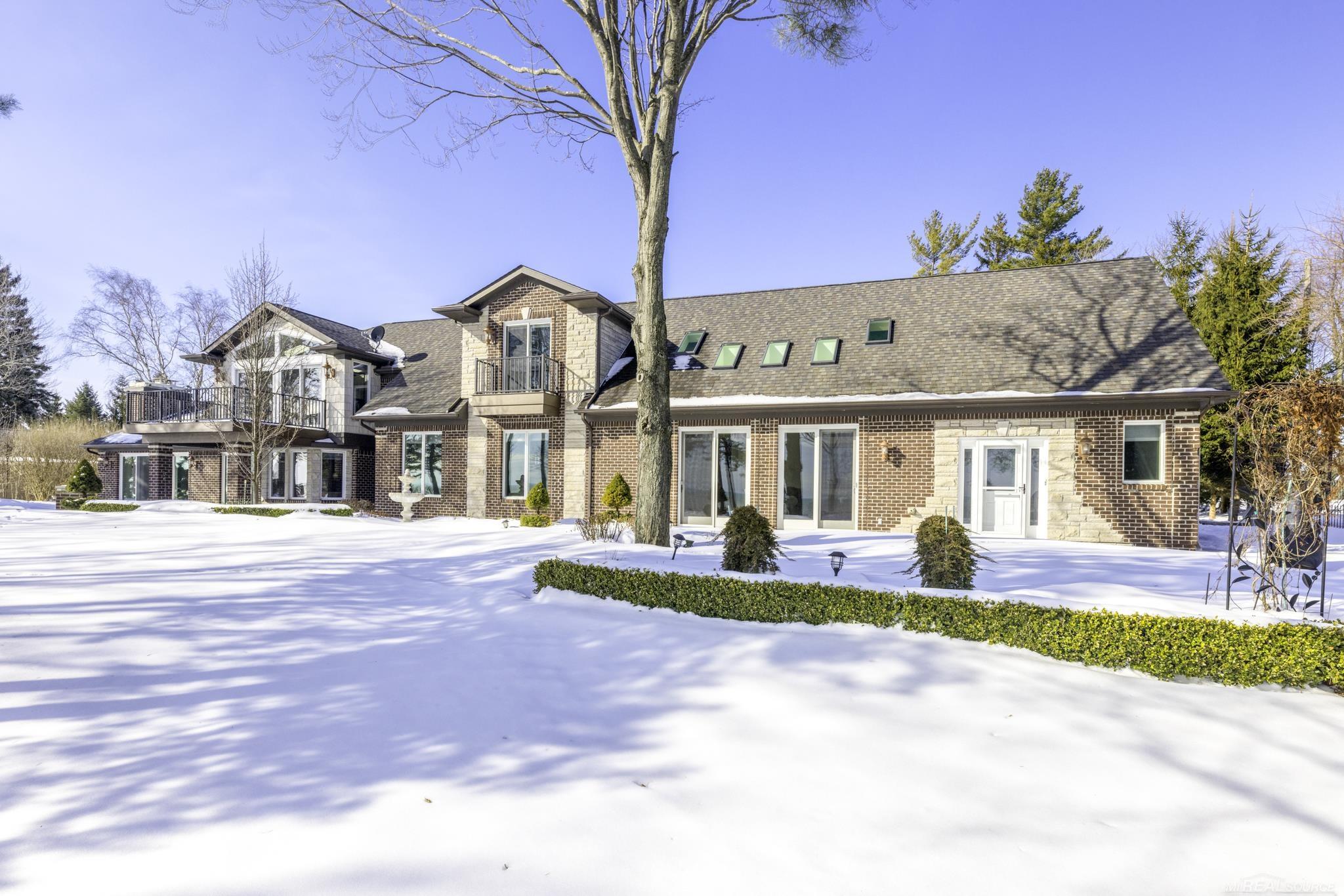 4612 N Lakeshore Road