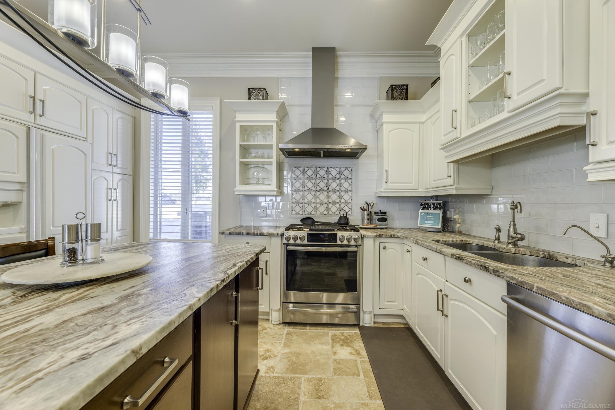 4612 N Lakeshore Road