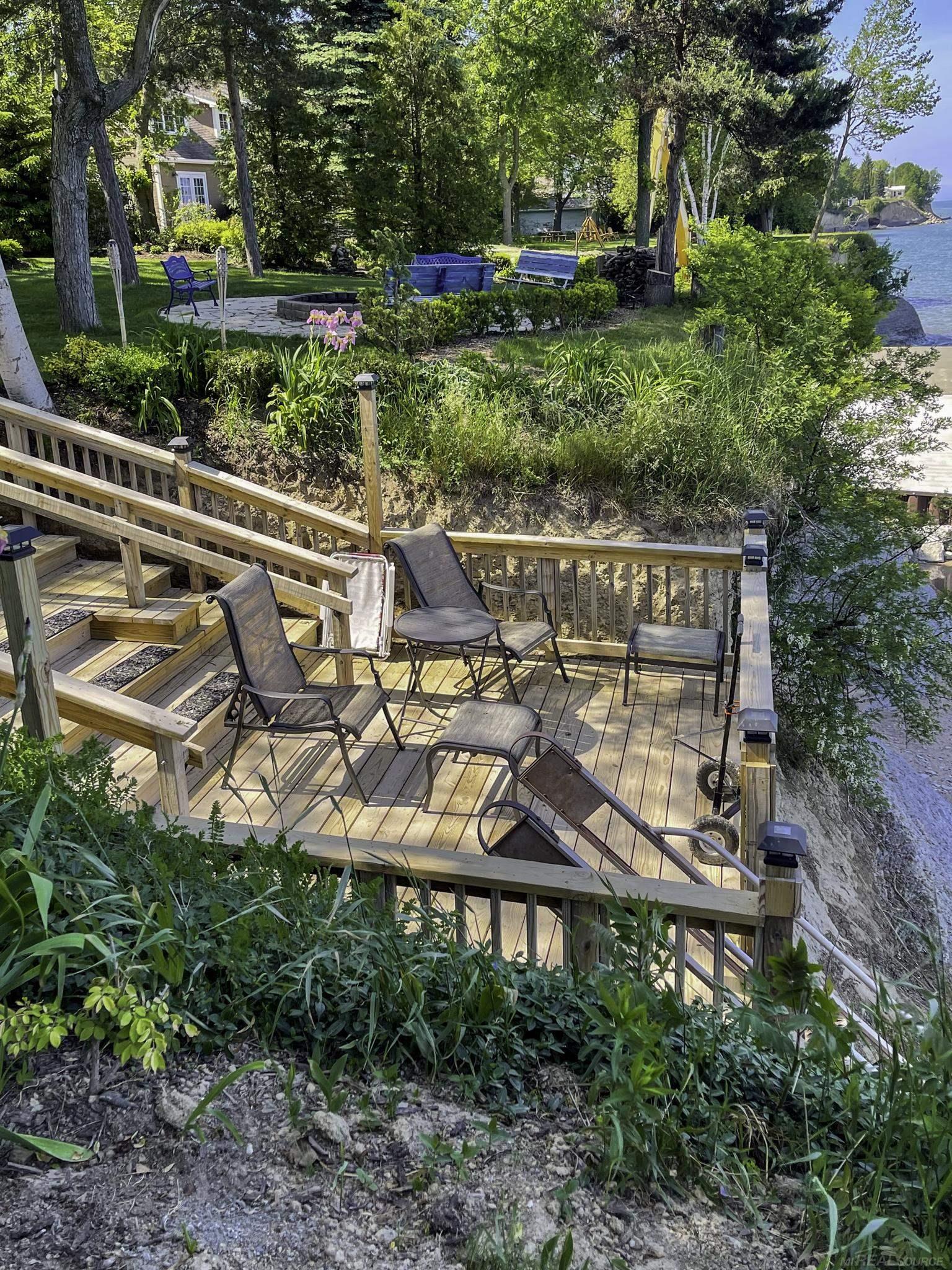 4612 N Lakeshore Road