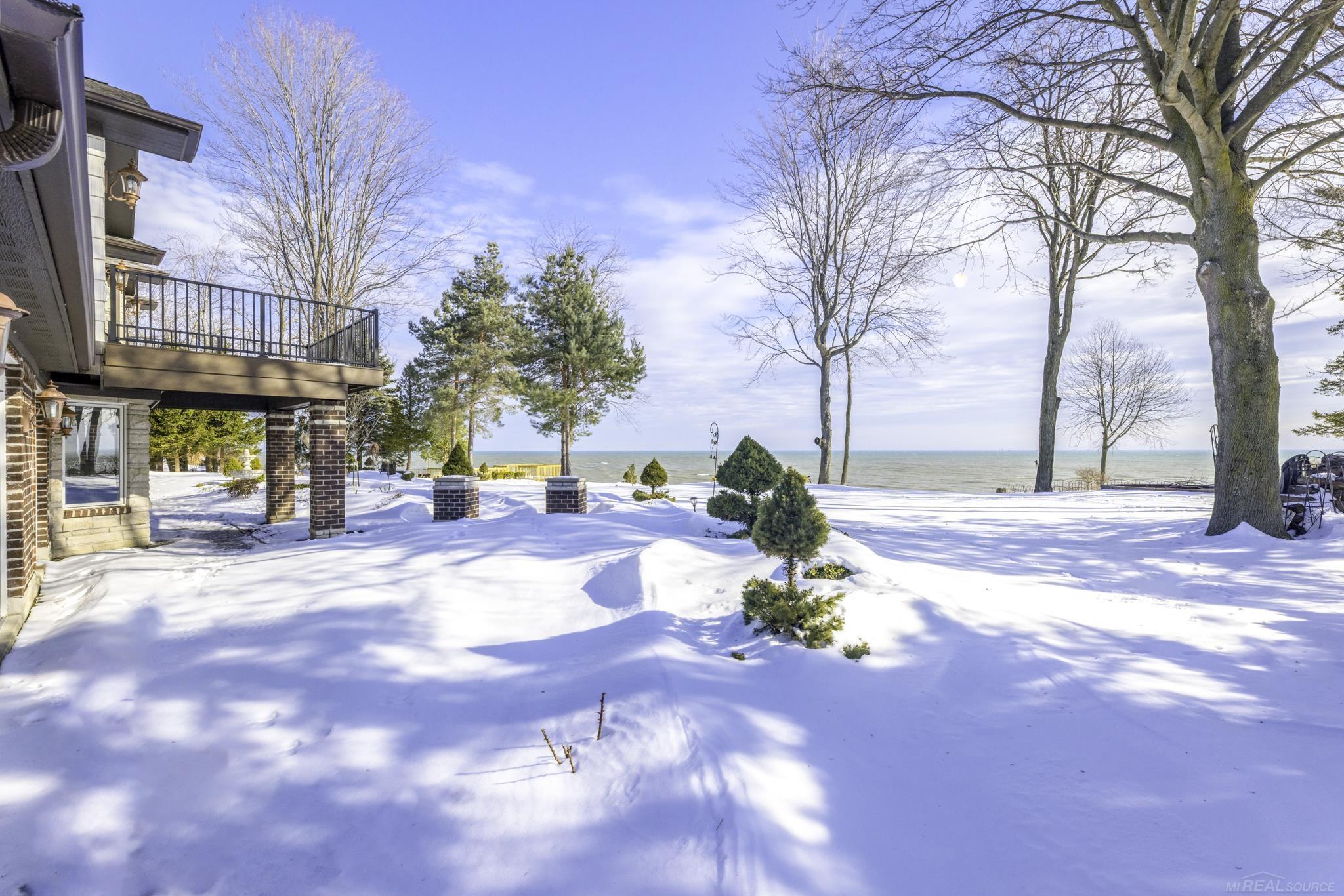 4612 N Lakeshore Road