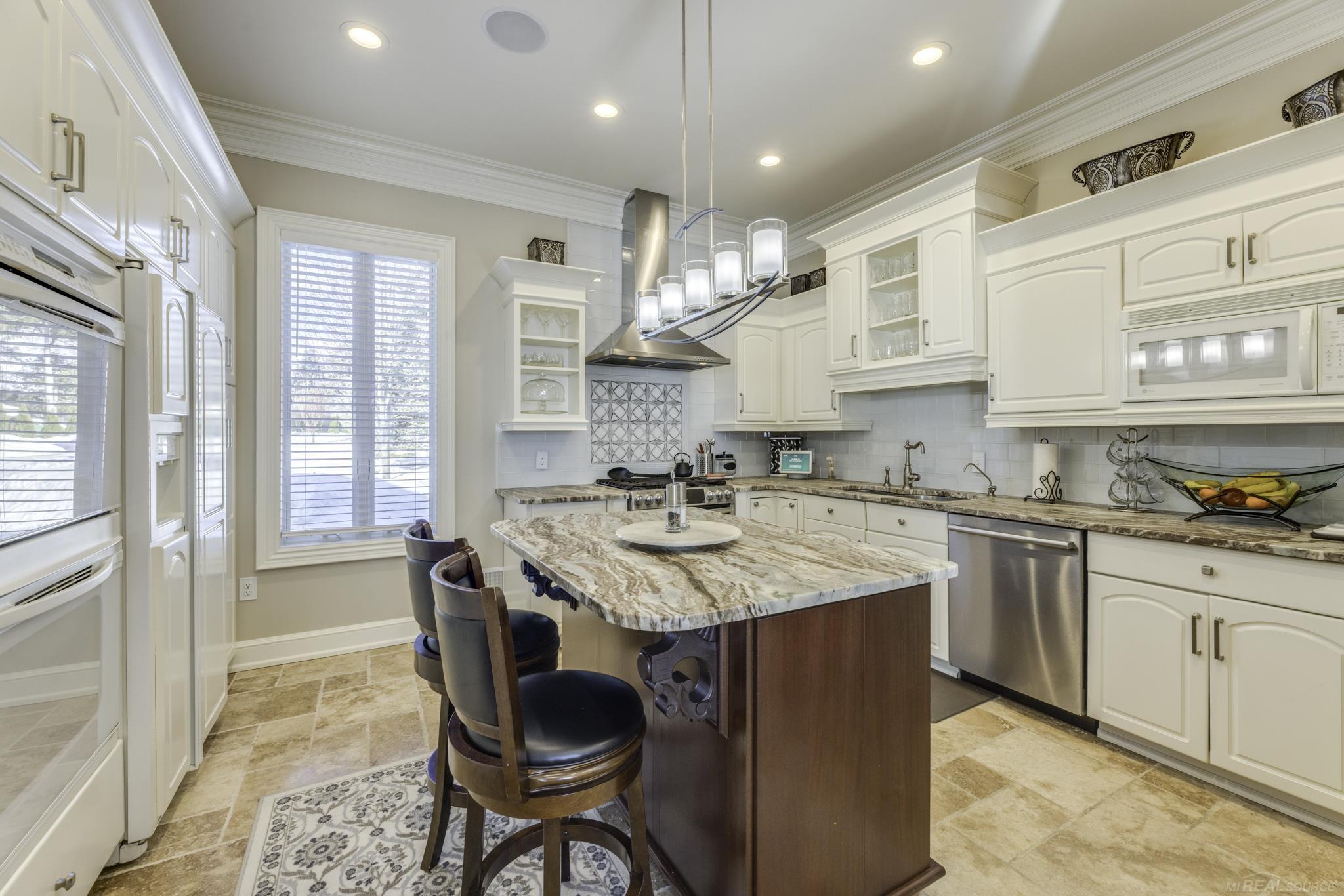 4612 N Lakeshore Road