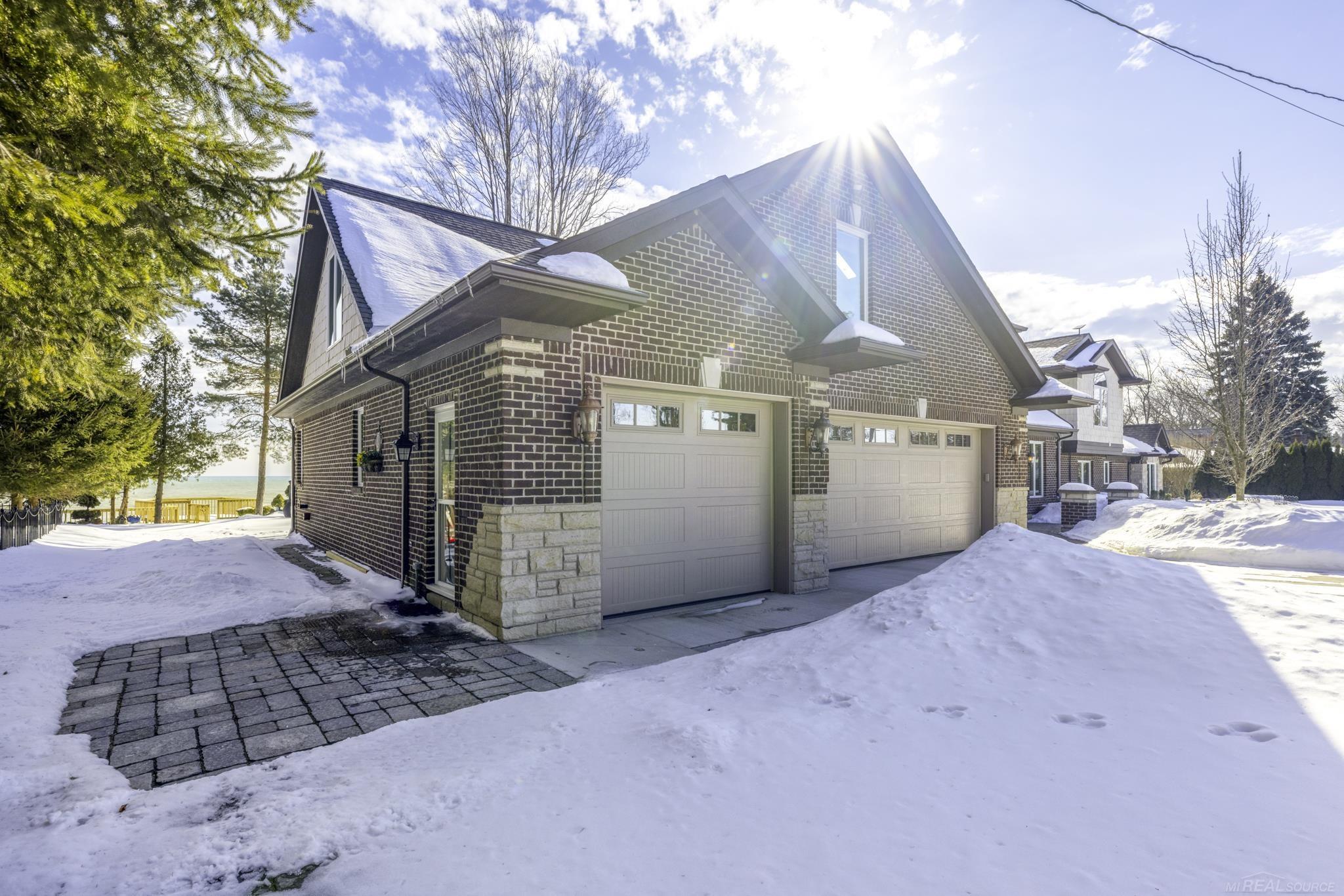 4612 N Lakeshore Road