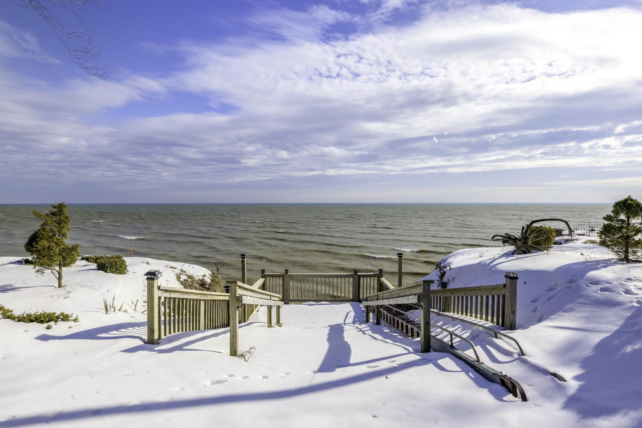 4612 N Lakeshore Road