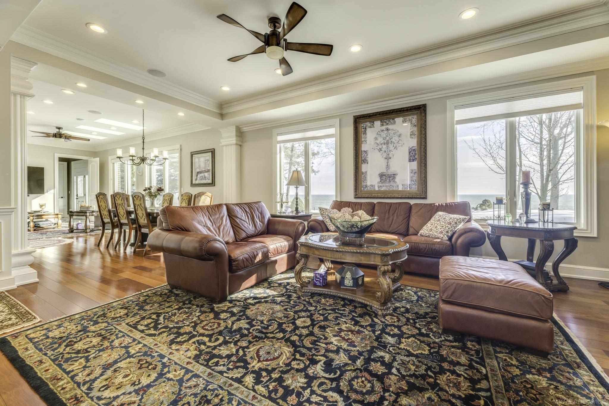 4612 N Lakeshore Road