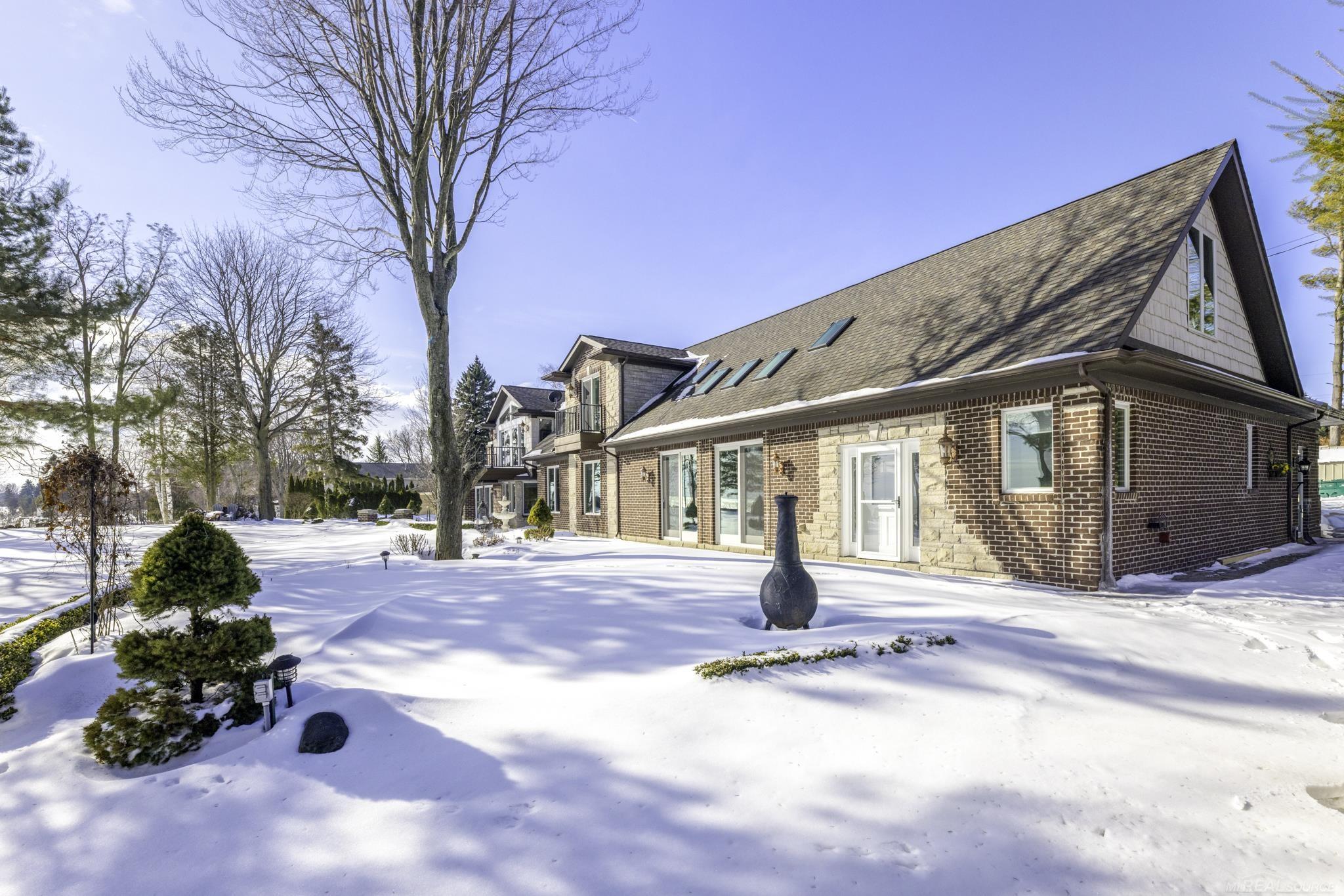 4612 N Lakeshore Road