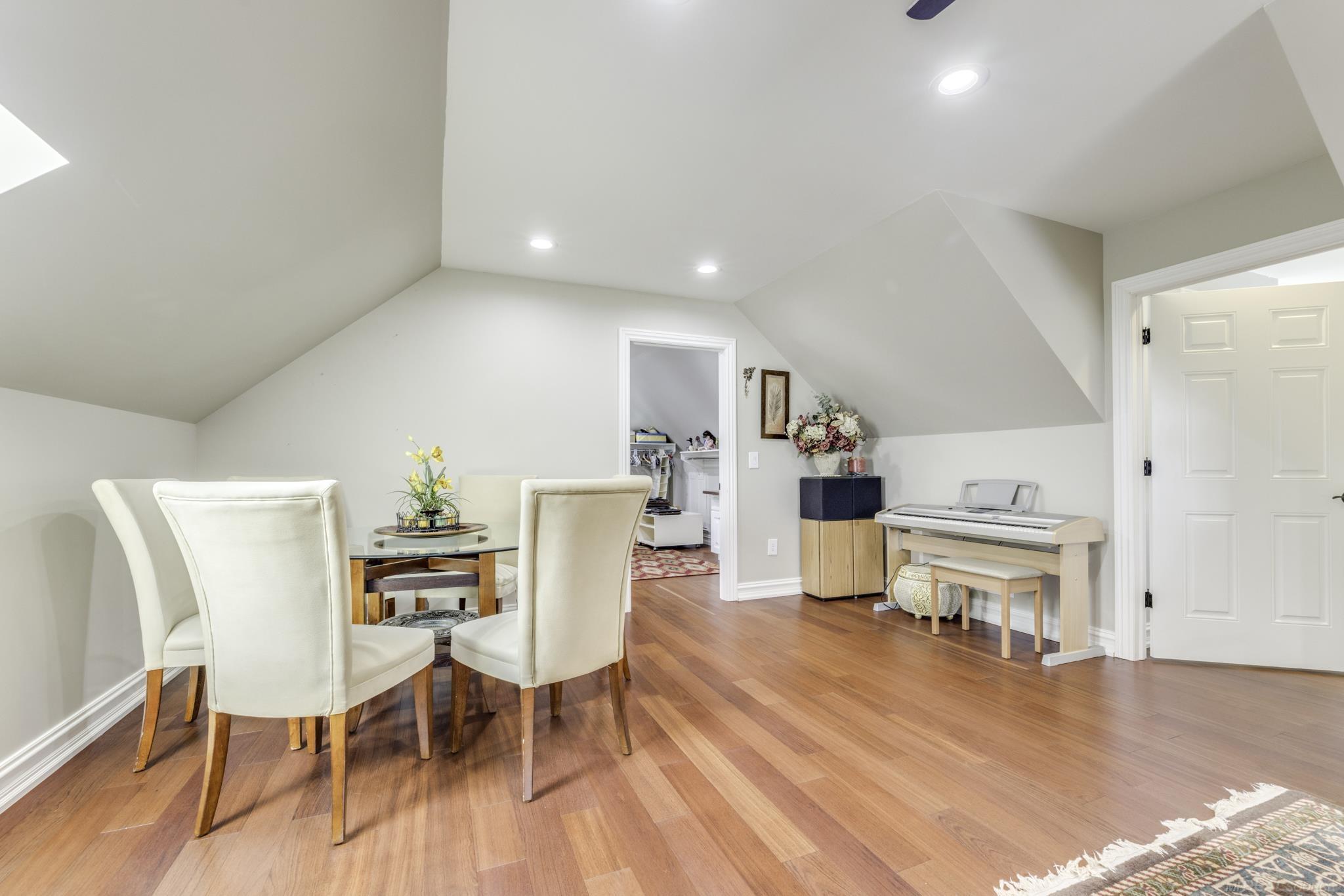 4612 N Lakeshore Road