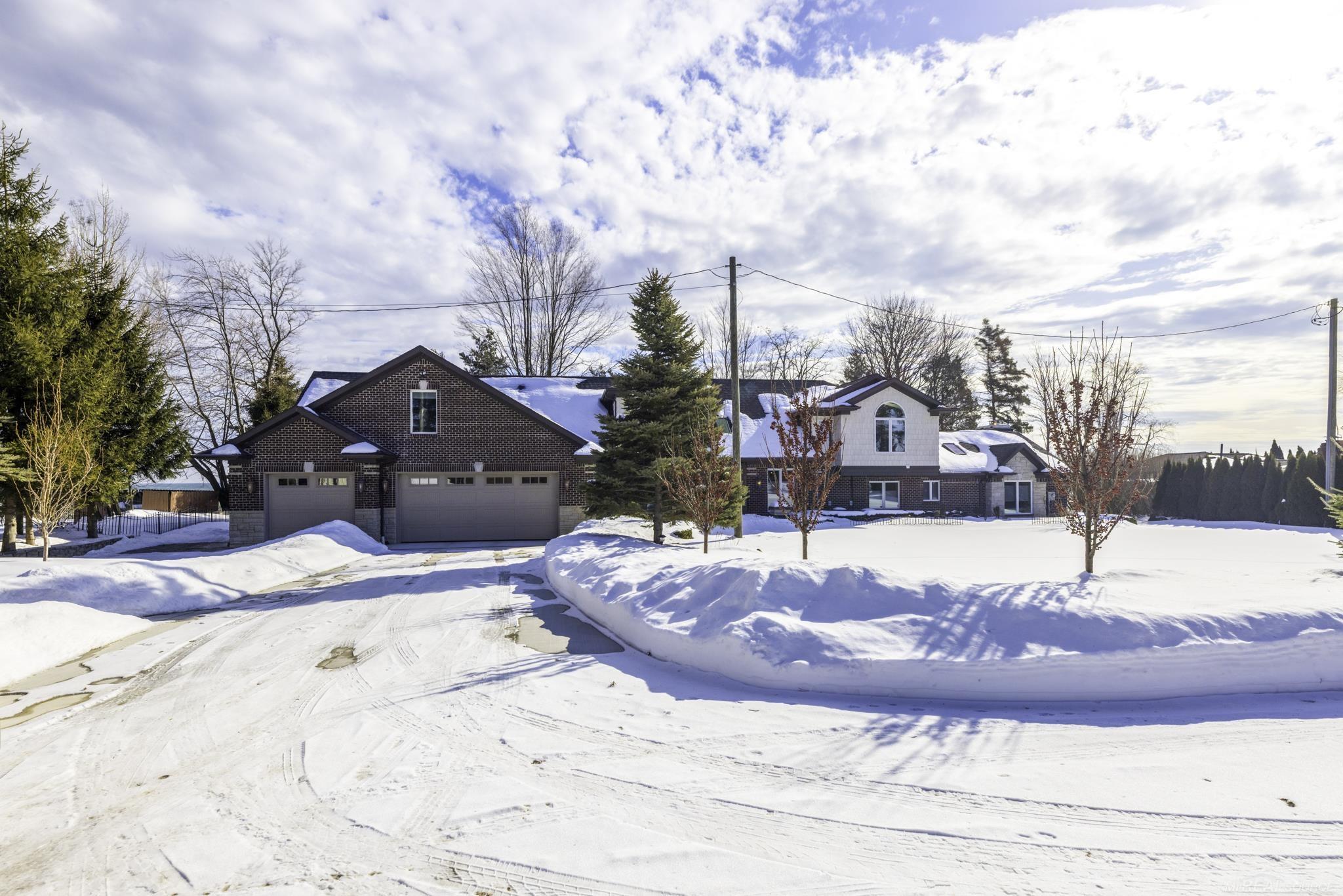 4612 N Lakeshore Road