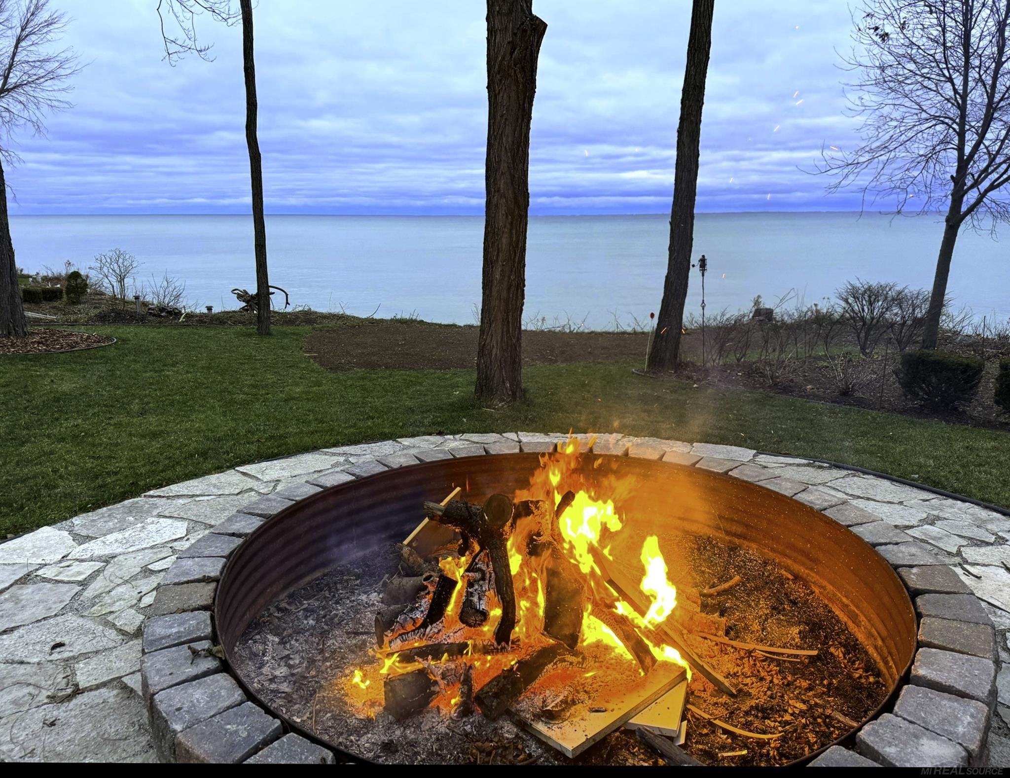 4612 N Lakeshore Road