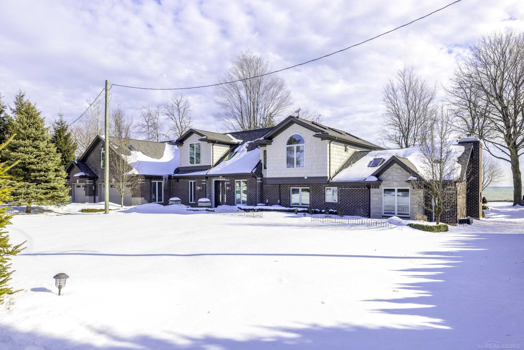 4612 N Lakeshore Road