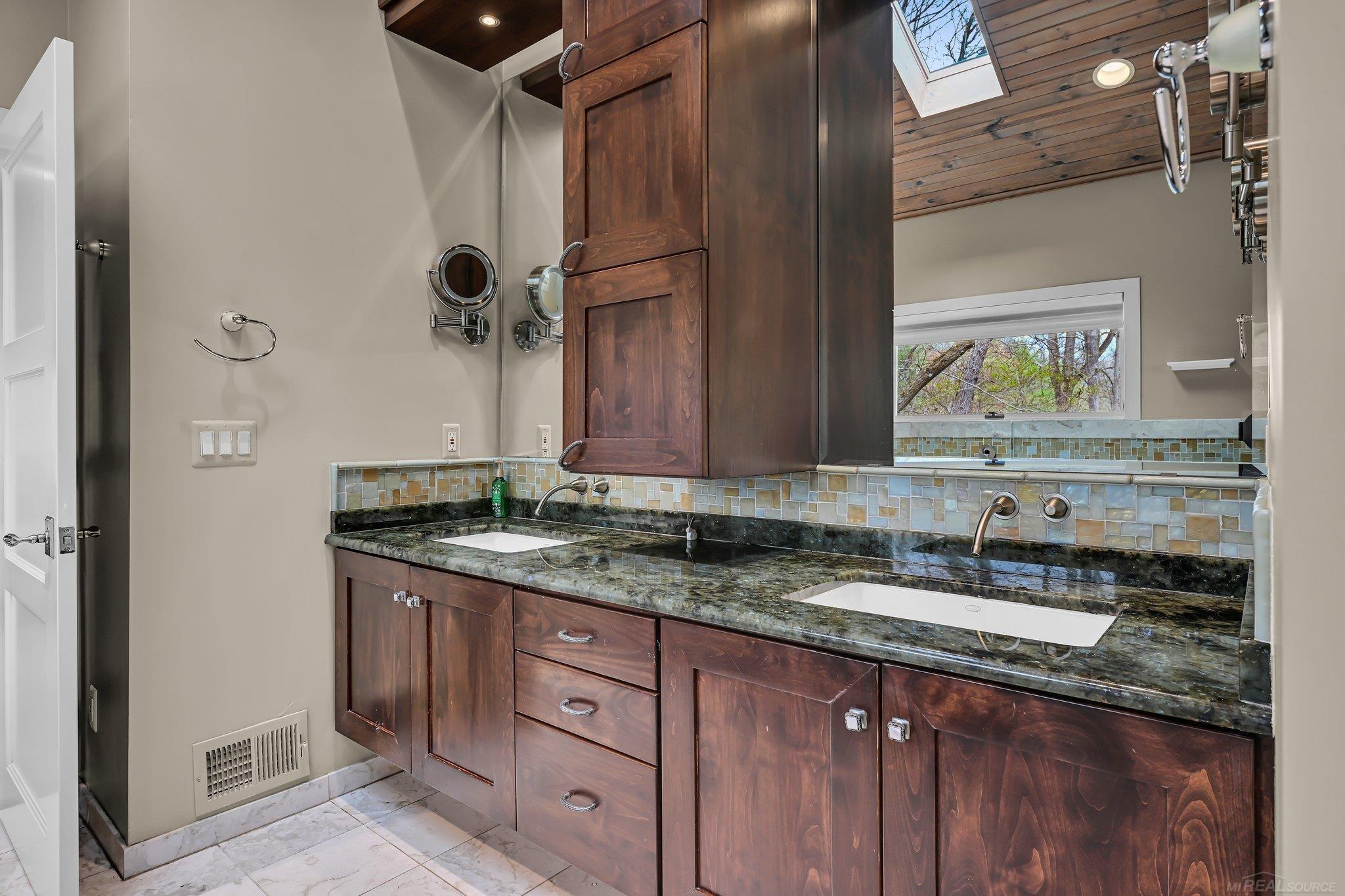 905 Hidden Oak Hill Lane