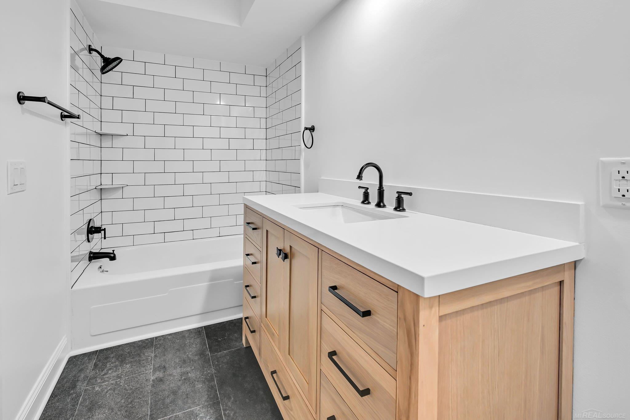905 Hidden Oak Hill Lane