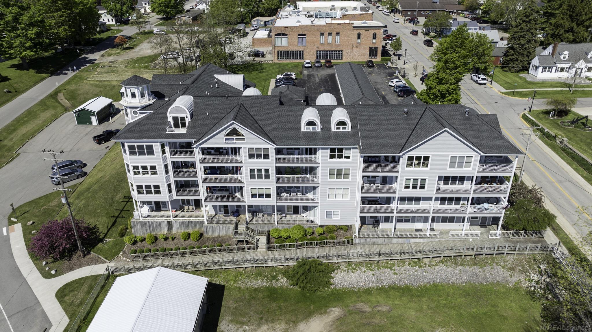 7346 Huron Avenue # B Unit: 302 - Building B