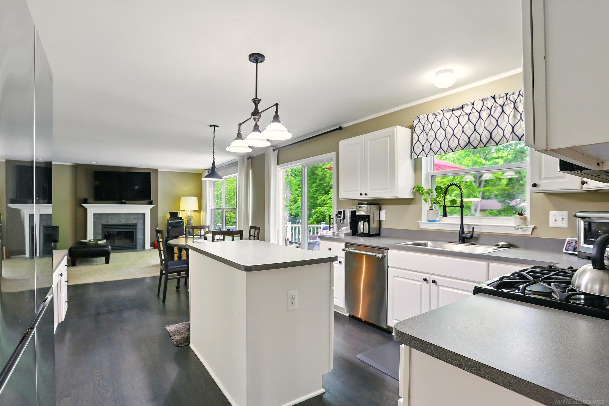 2729 Long Meadow Lane