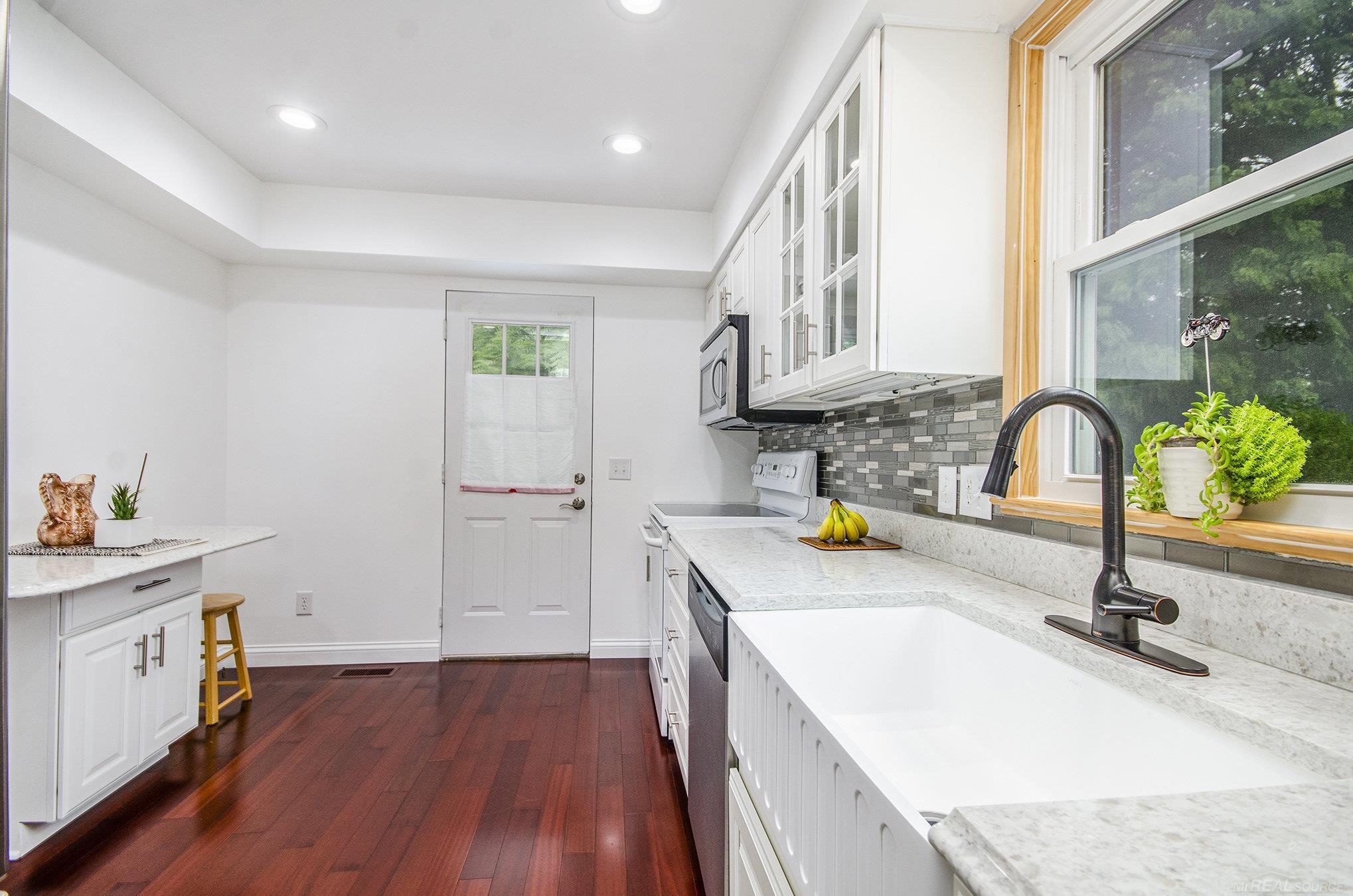 3545 Holland Park Lane