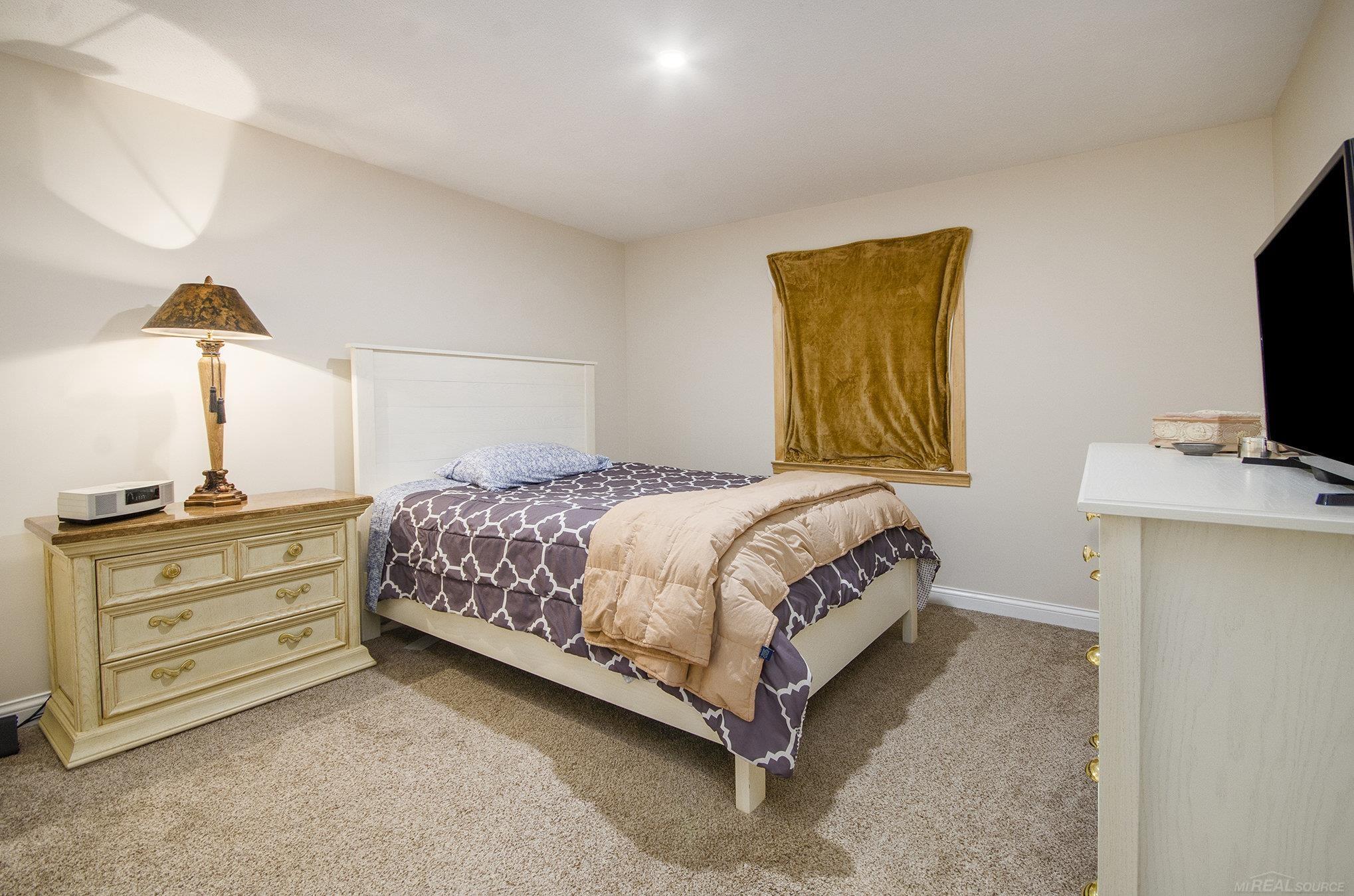 3545 Holland Park Lane