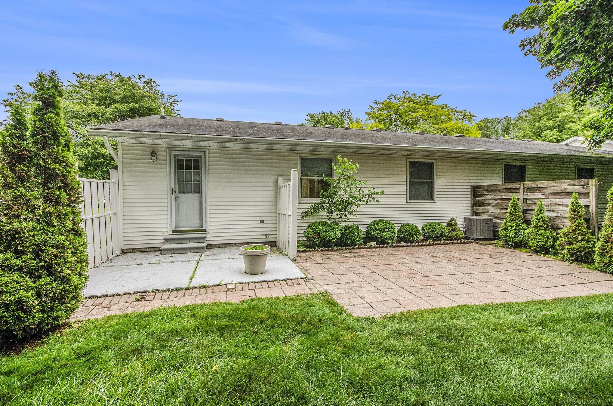 3545 Holland Park Lane