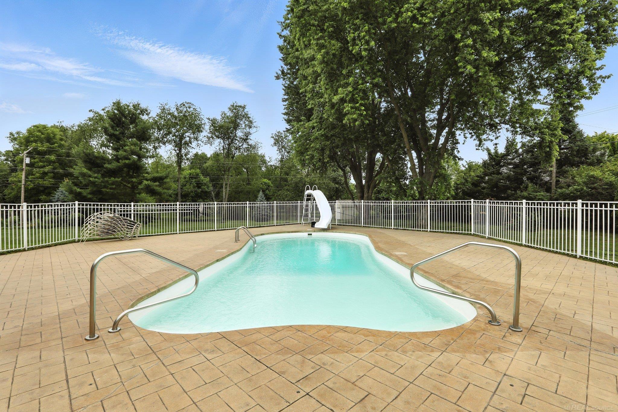 11477 N Crestline Drive