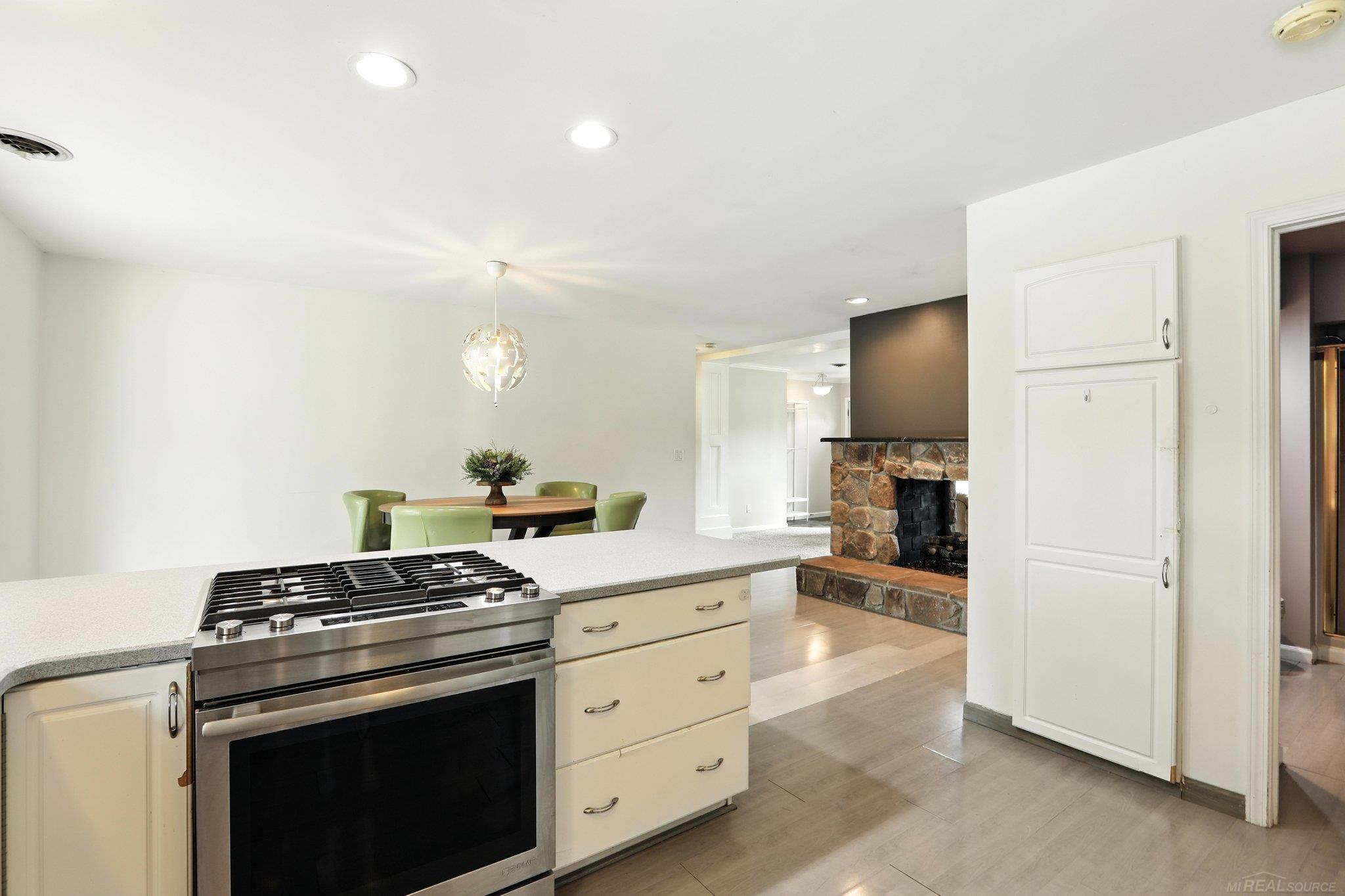 11477 N Crestline Drive