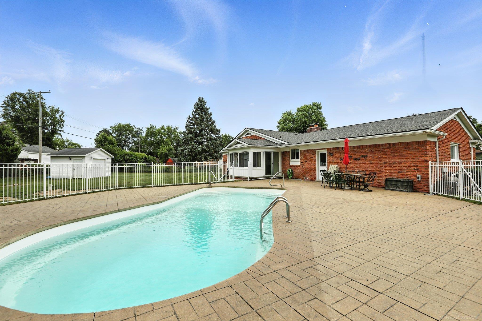 11477 N Crestline Drive