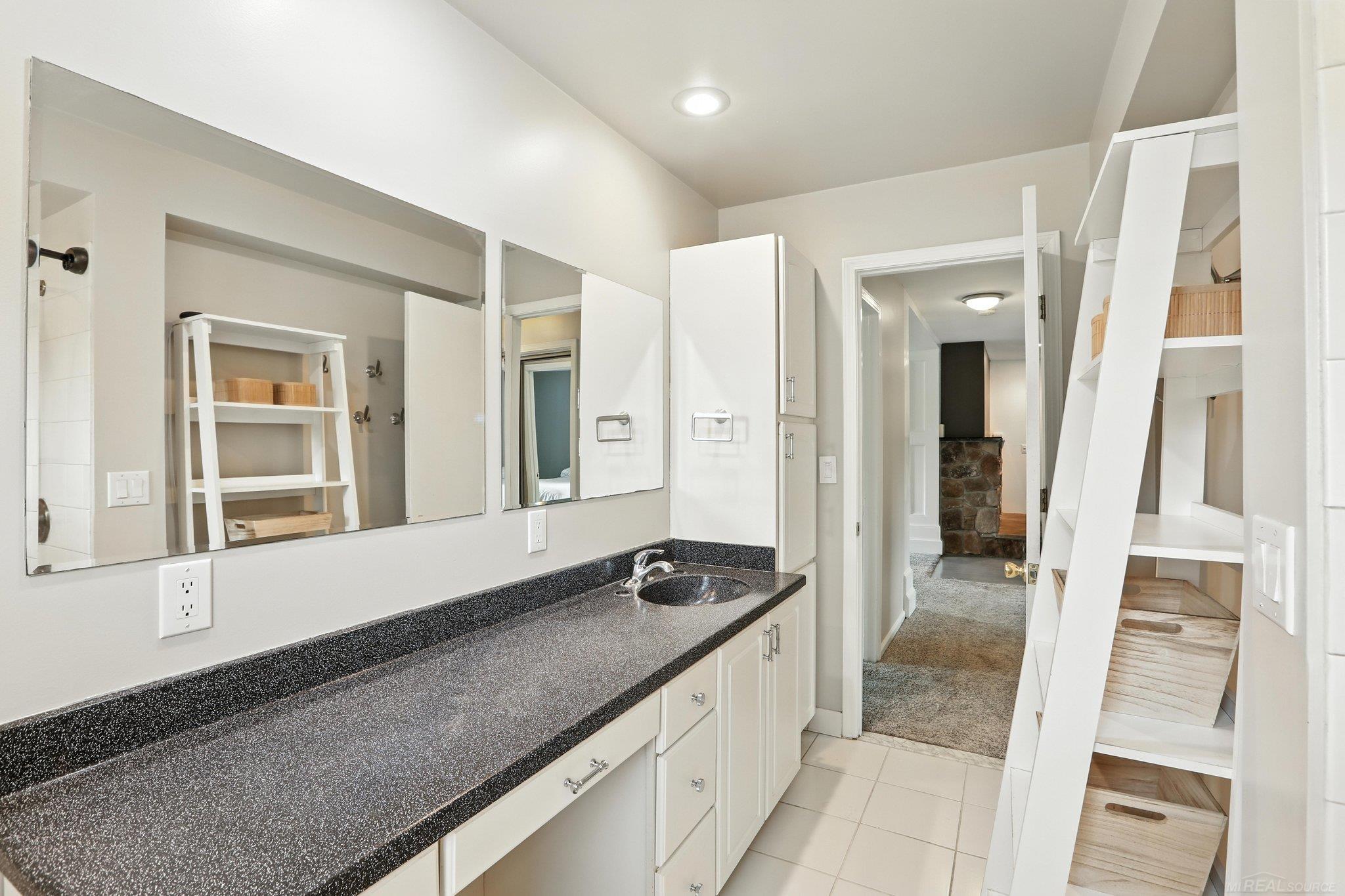 11477 N Crestline Drive